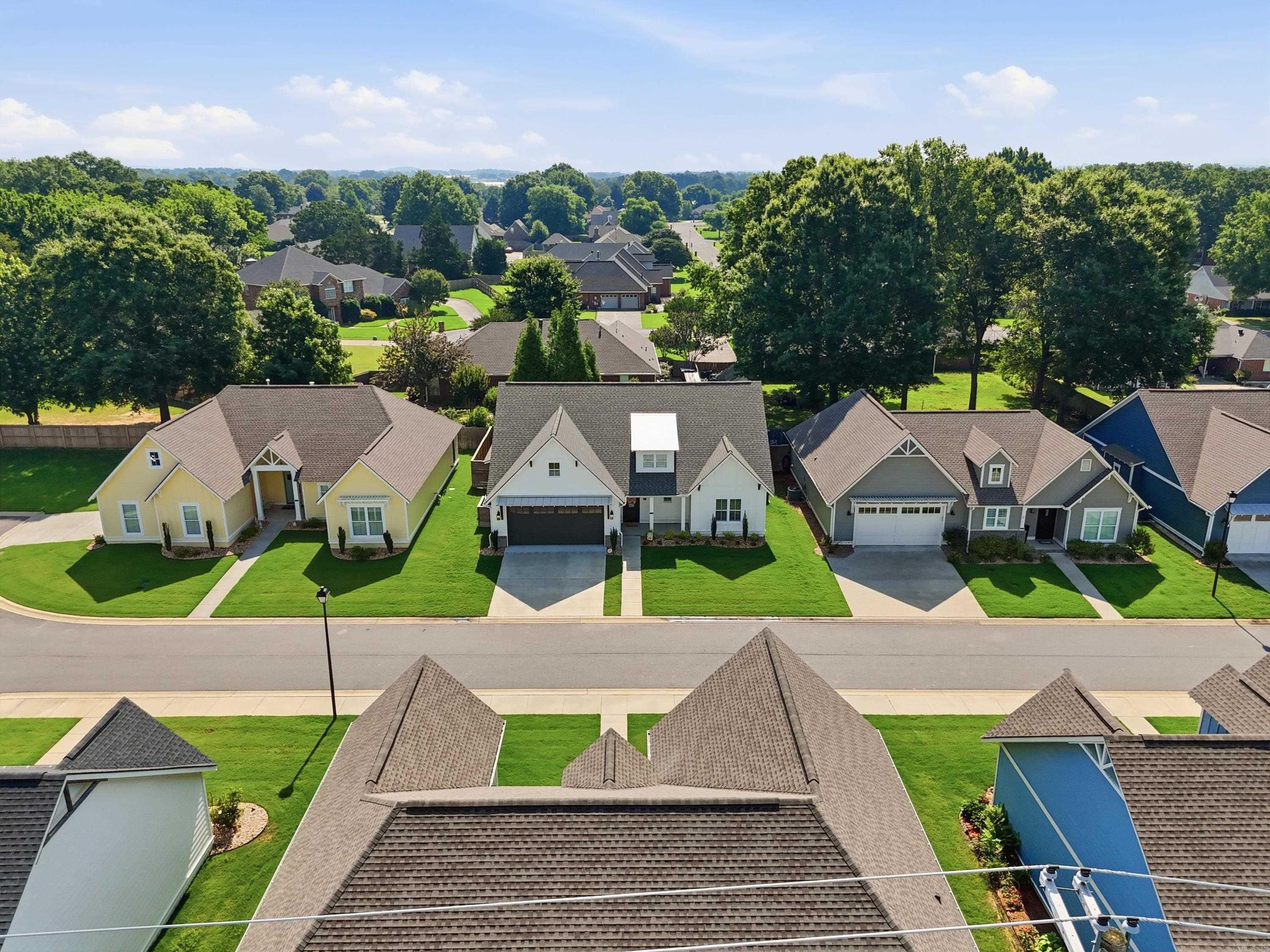 940 Woodland Cove