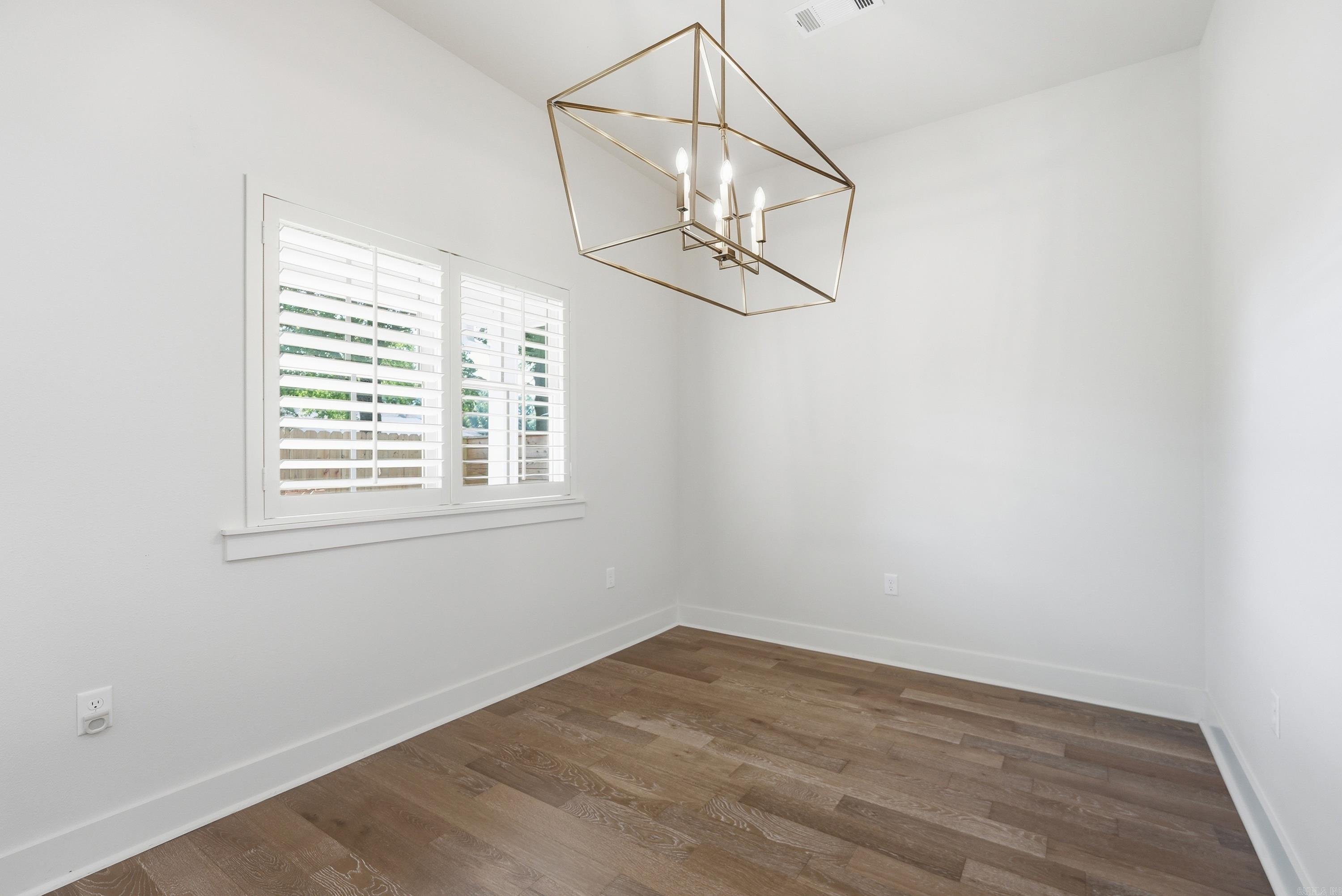 940 Woodland Cove