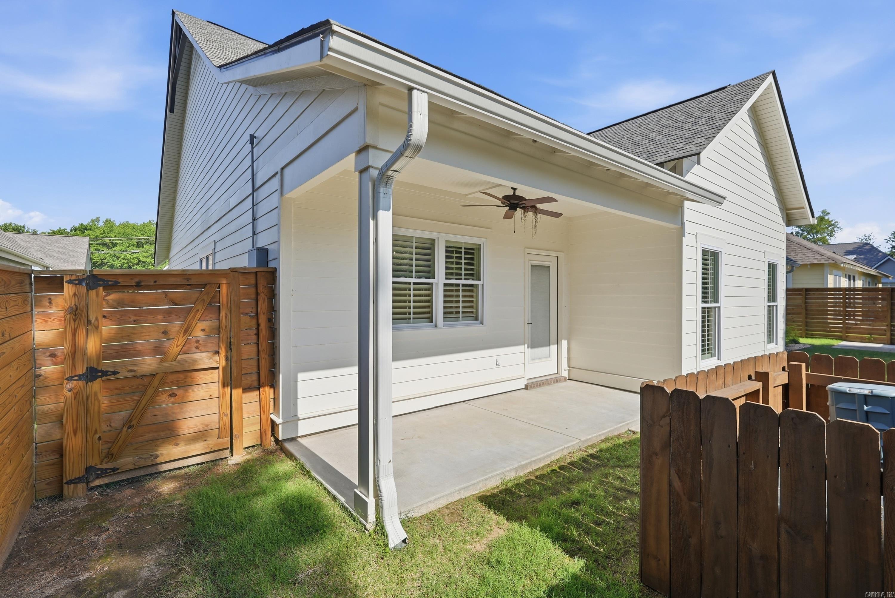 940 Woodland Cove