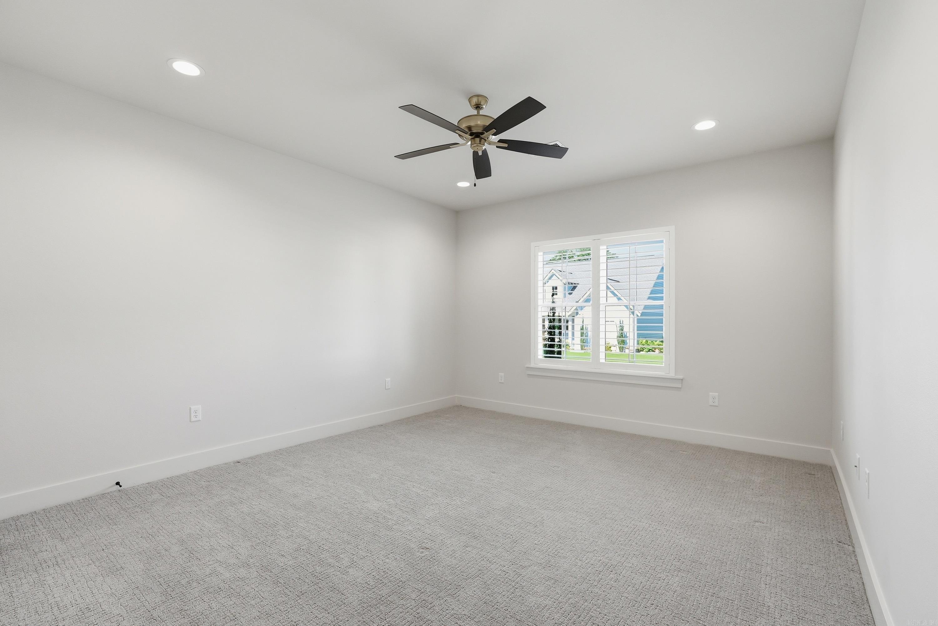 940 Woodland Cove
