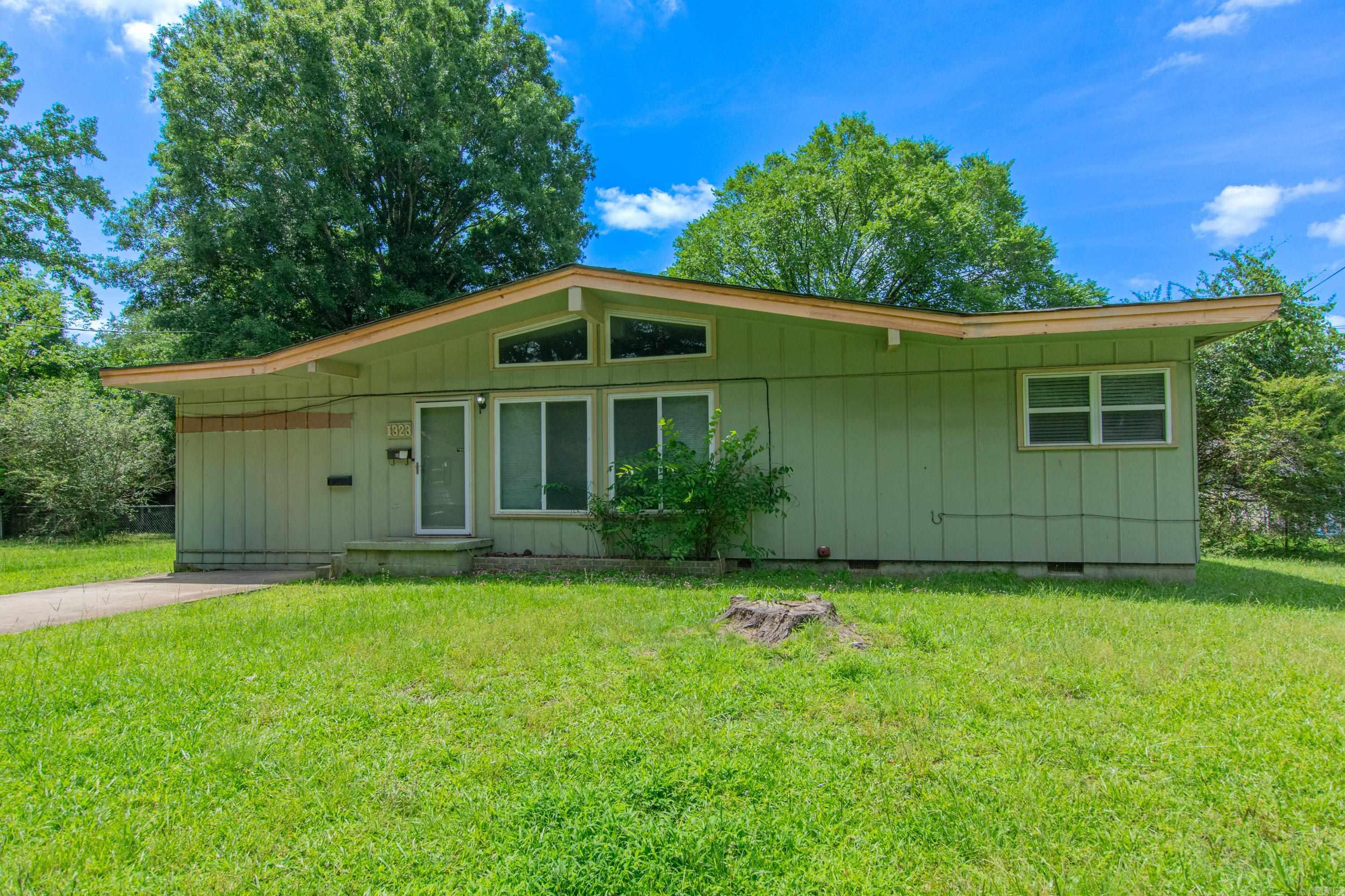1323 Columbia Ave