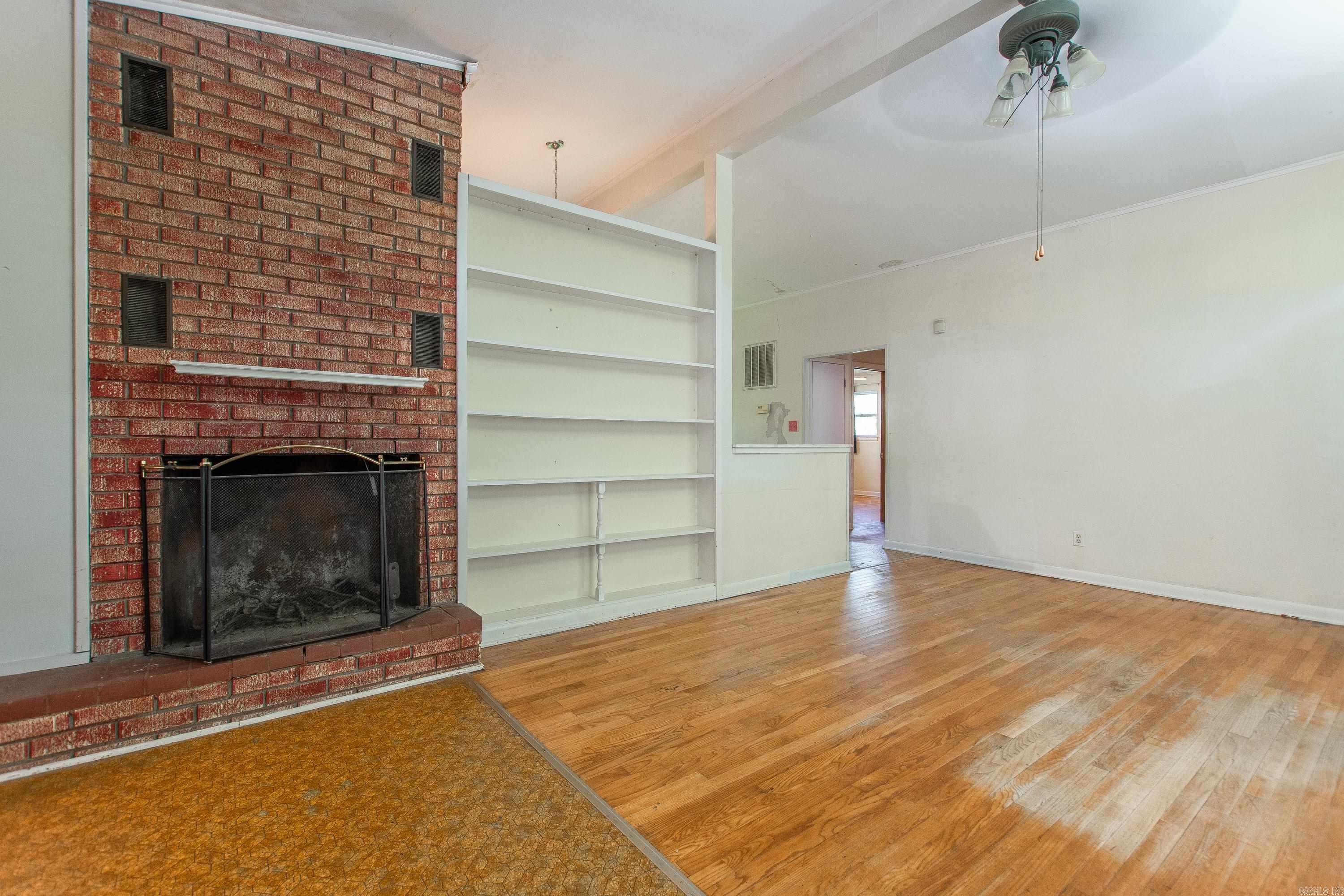1323 Columbia Ave