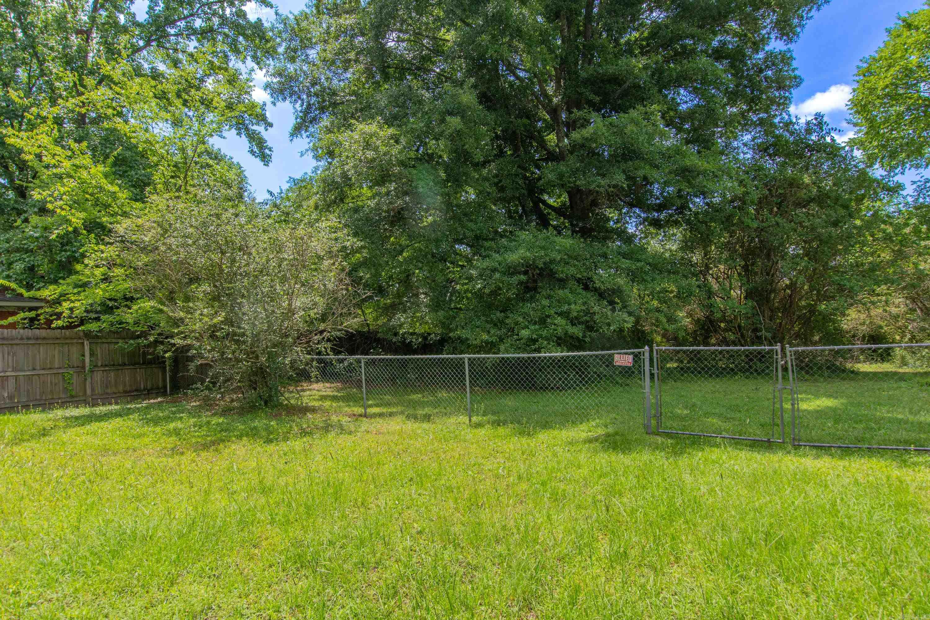 1323 Columbia Ave