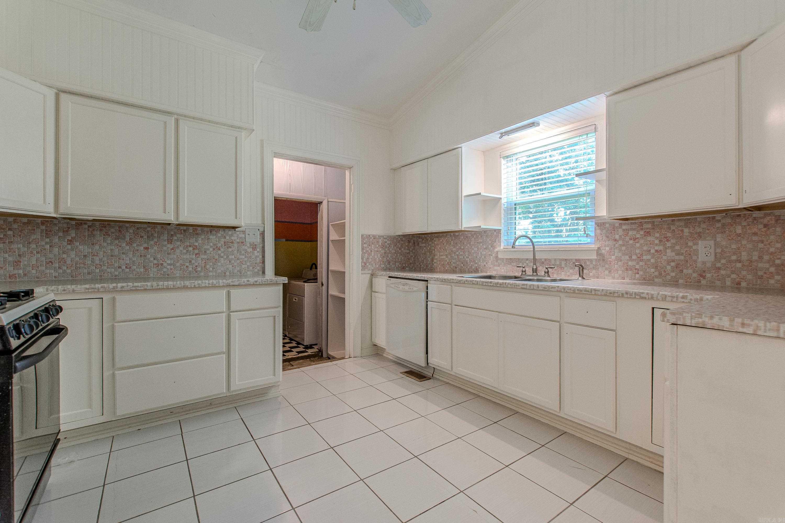 1323 Columbia Ave