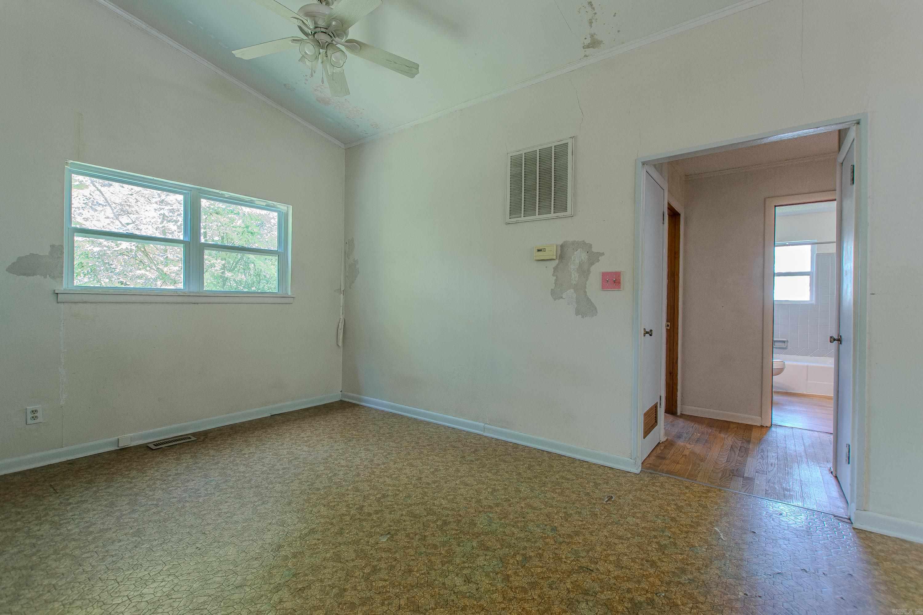 1323 Columbia Ave