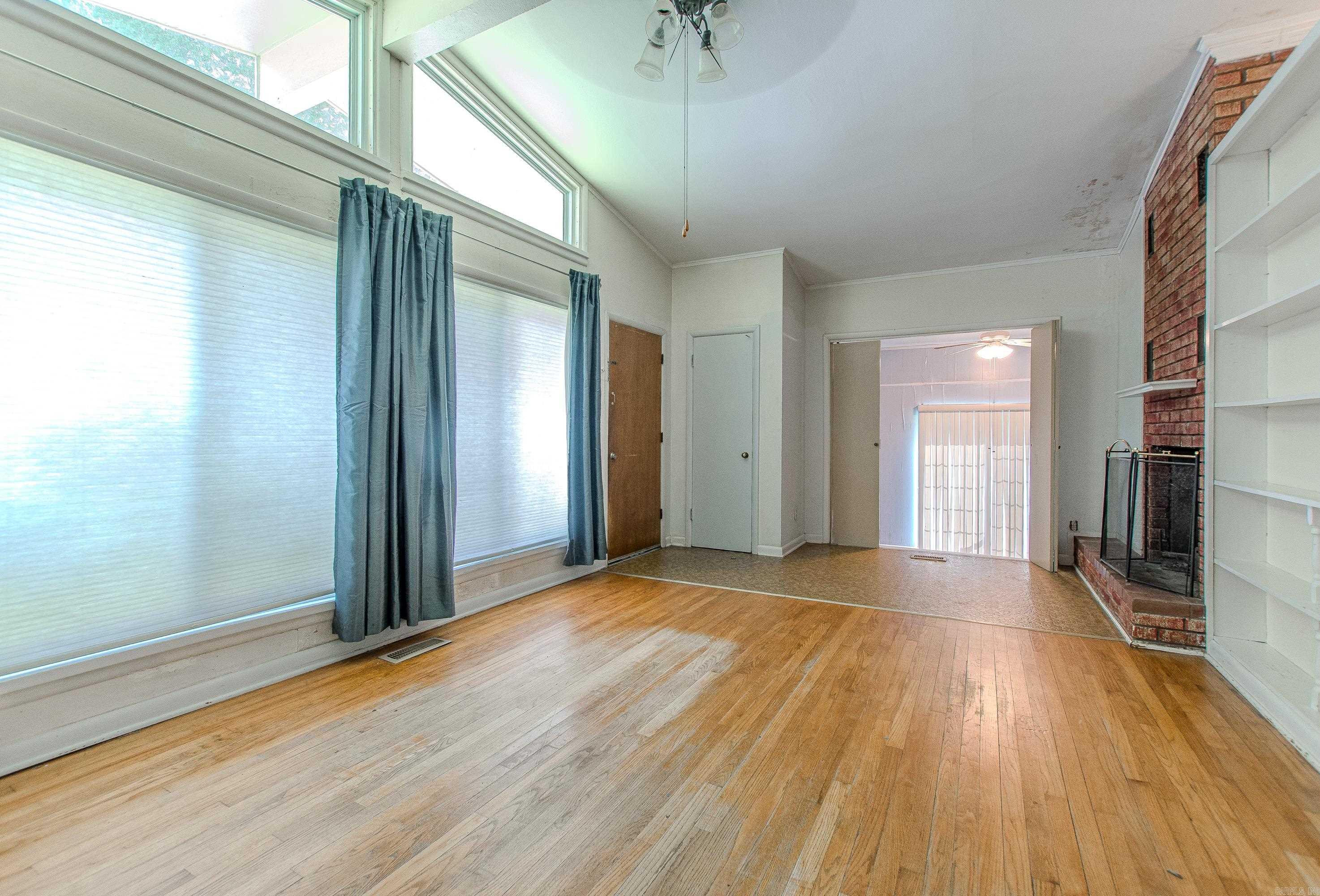 1323 Columbia Ave