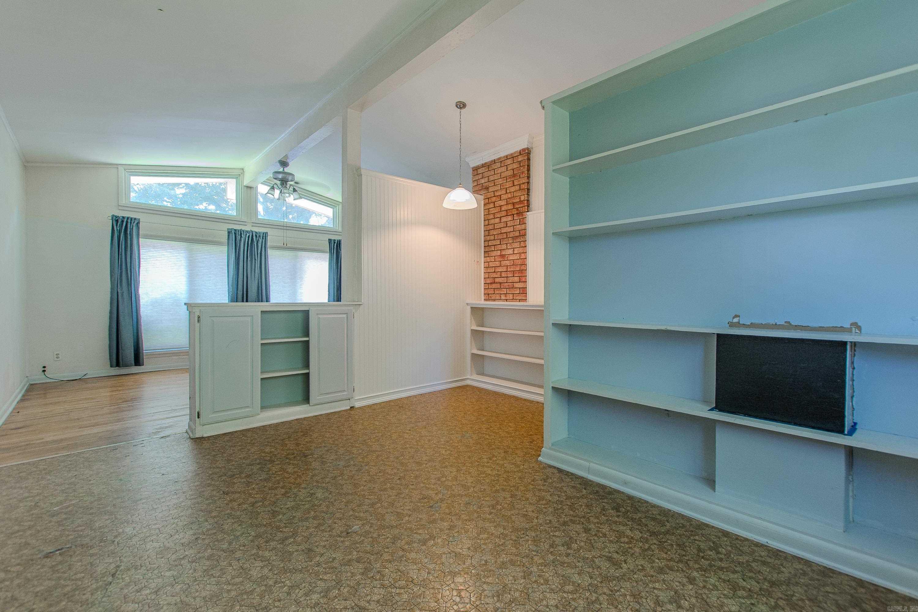 1323 Columbia Ave