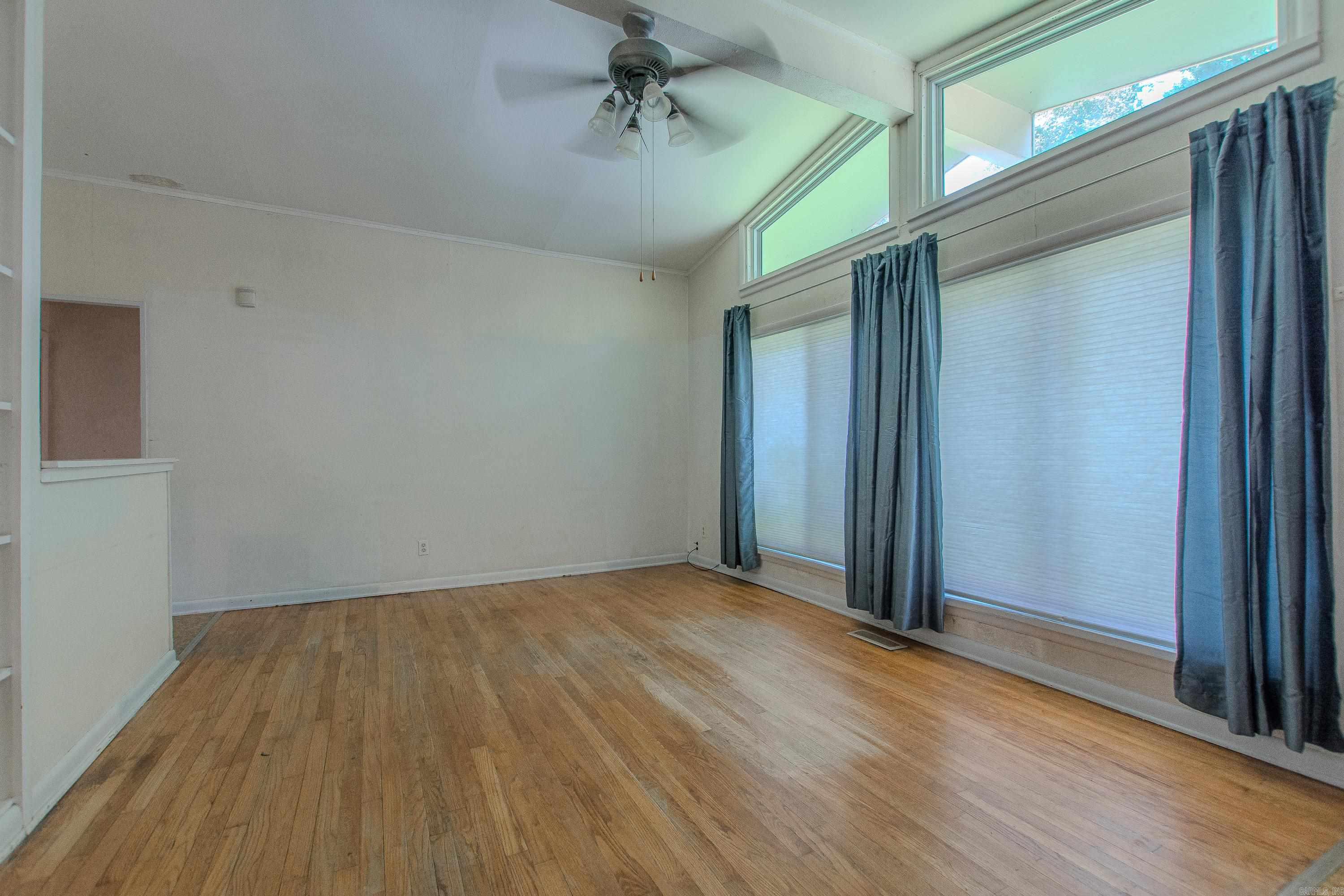 1323 Columbia Ave