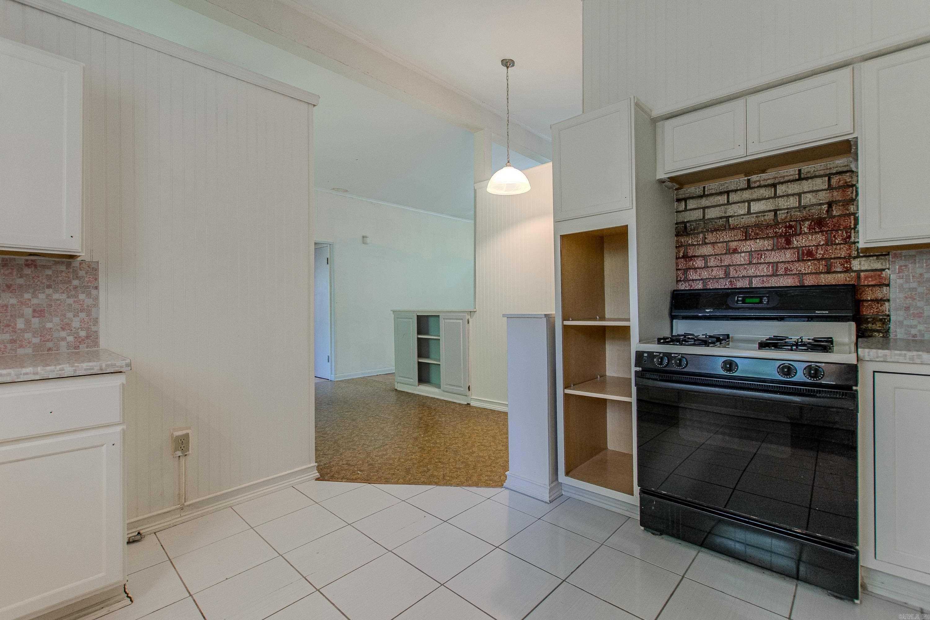 1323 Columbia Ave