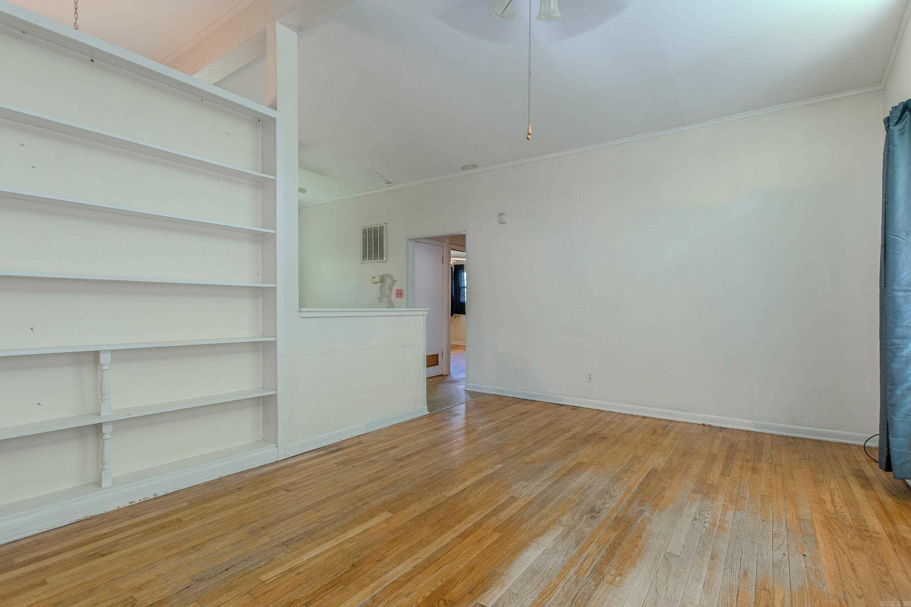 1323 Columbia Ave