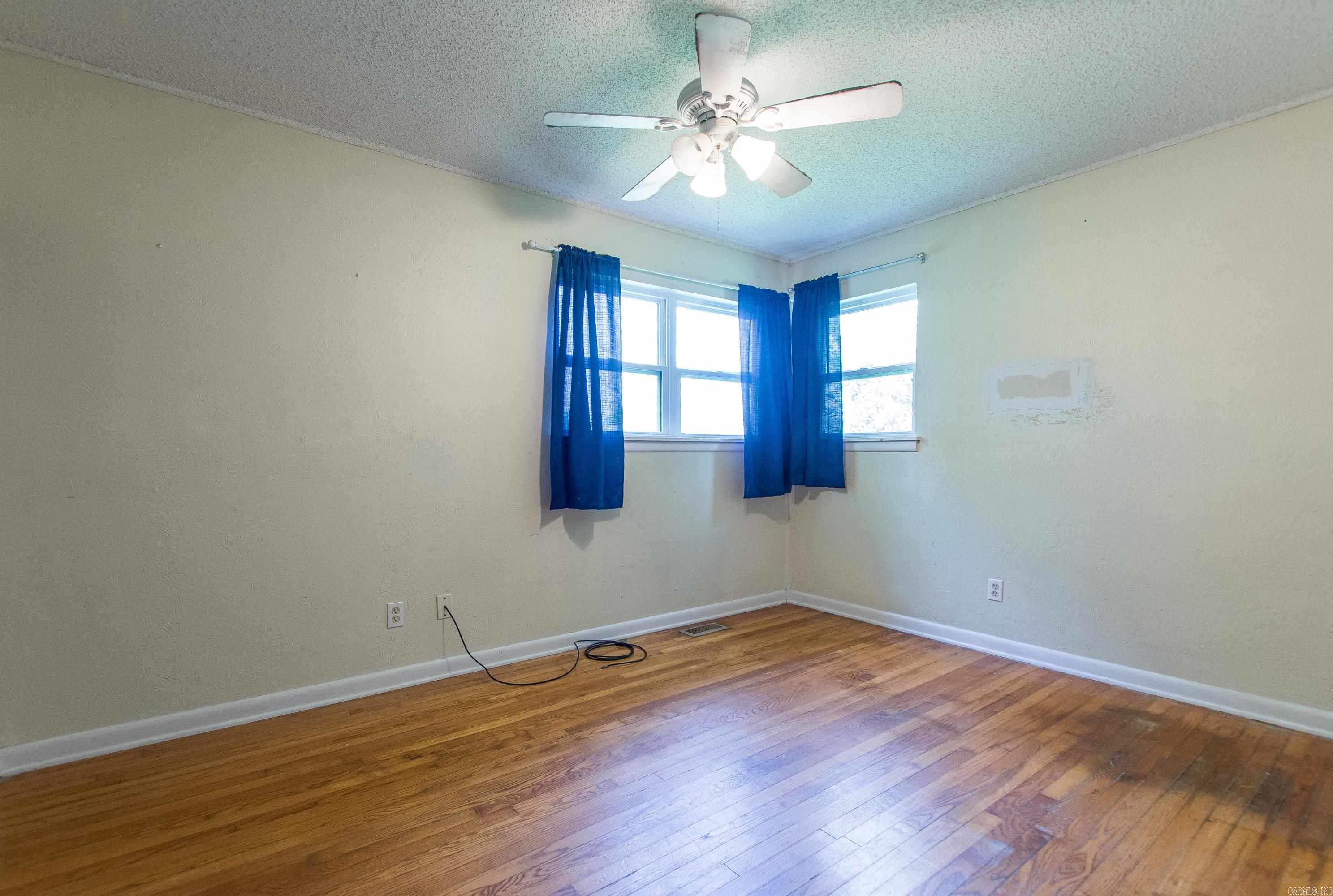 1323 Columbia Ave