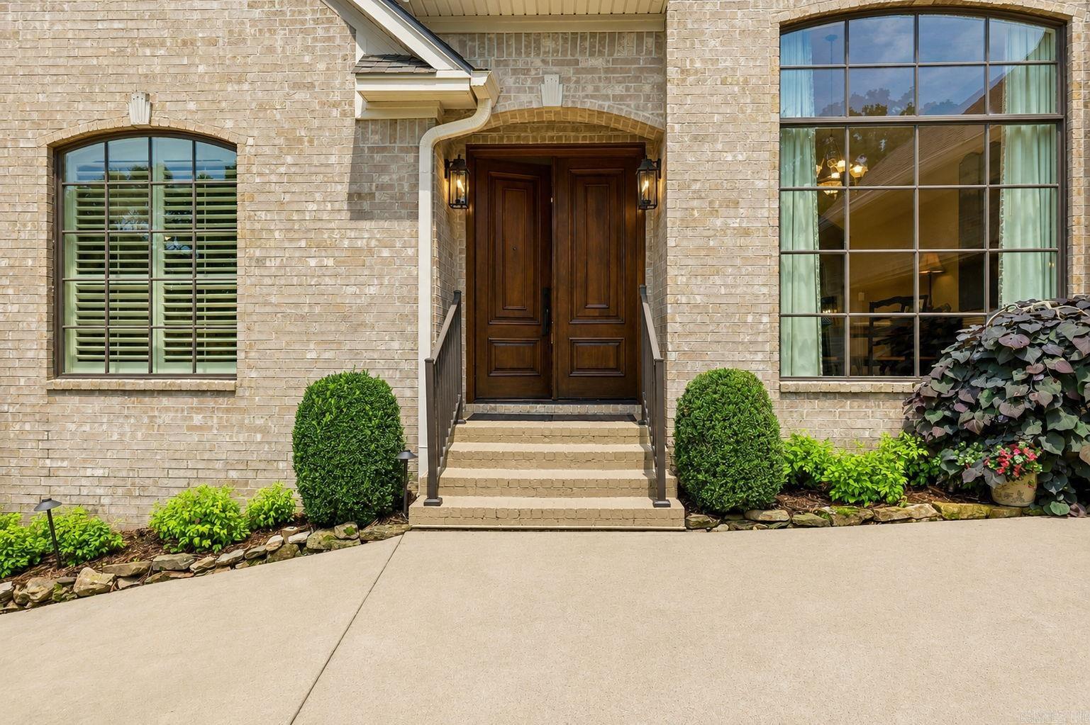 8 Carriage Court