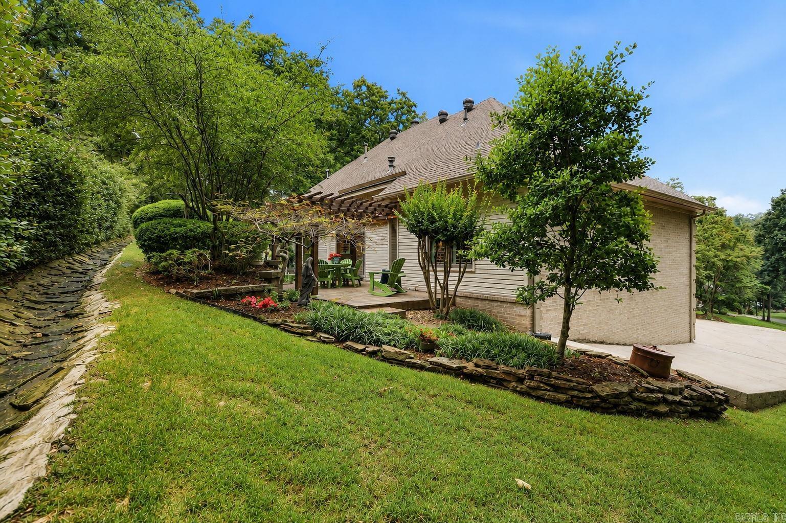 8 Carriage Court