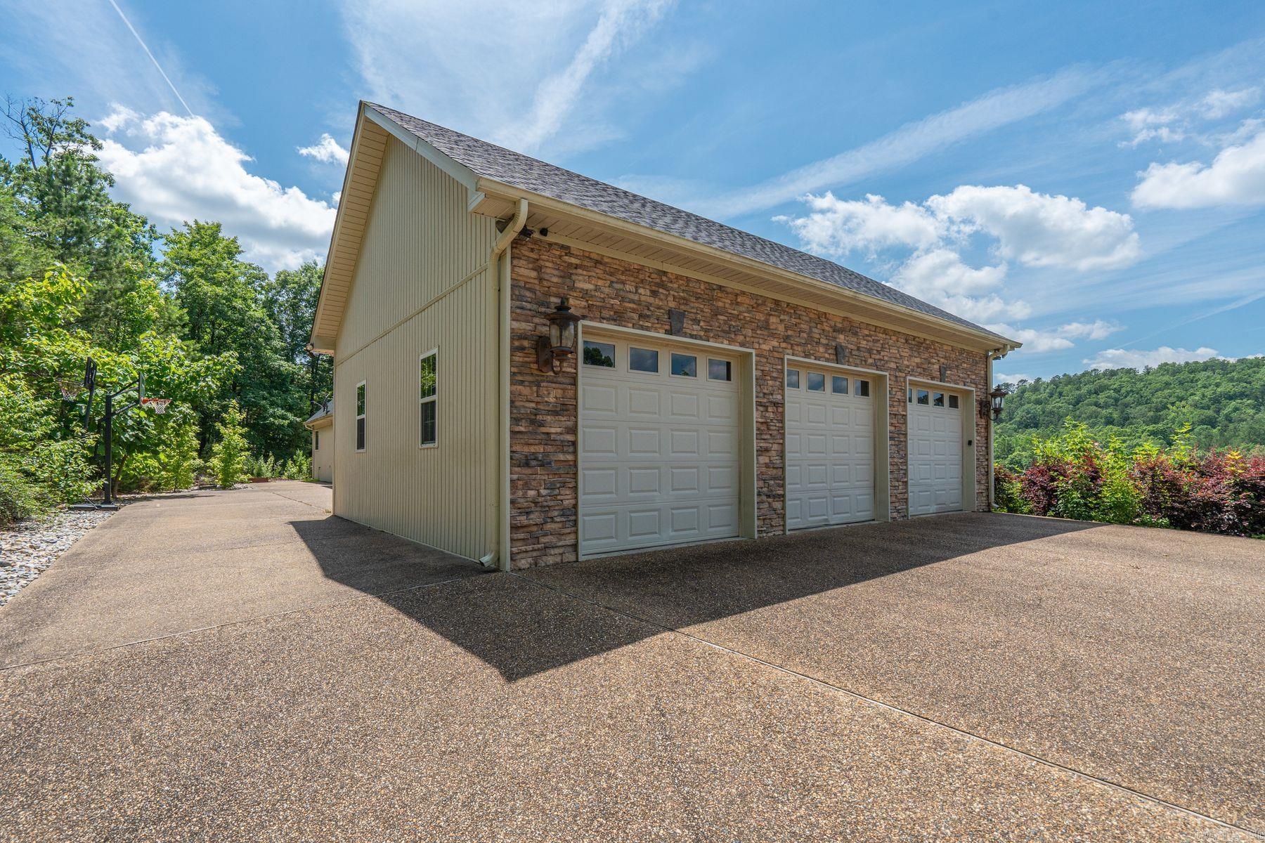 754 Peaceful Valley Road