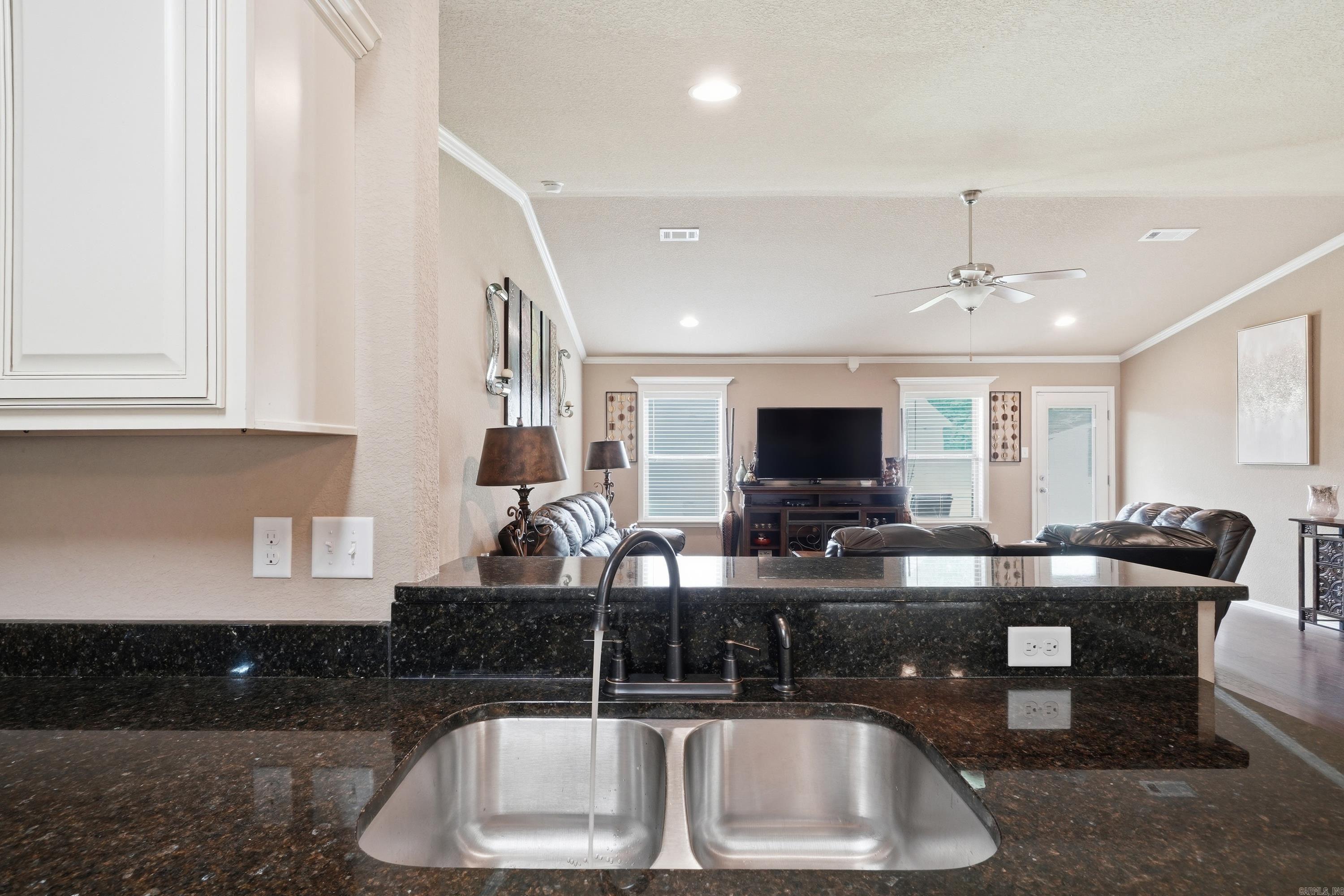 1107 Crossing Loop
