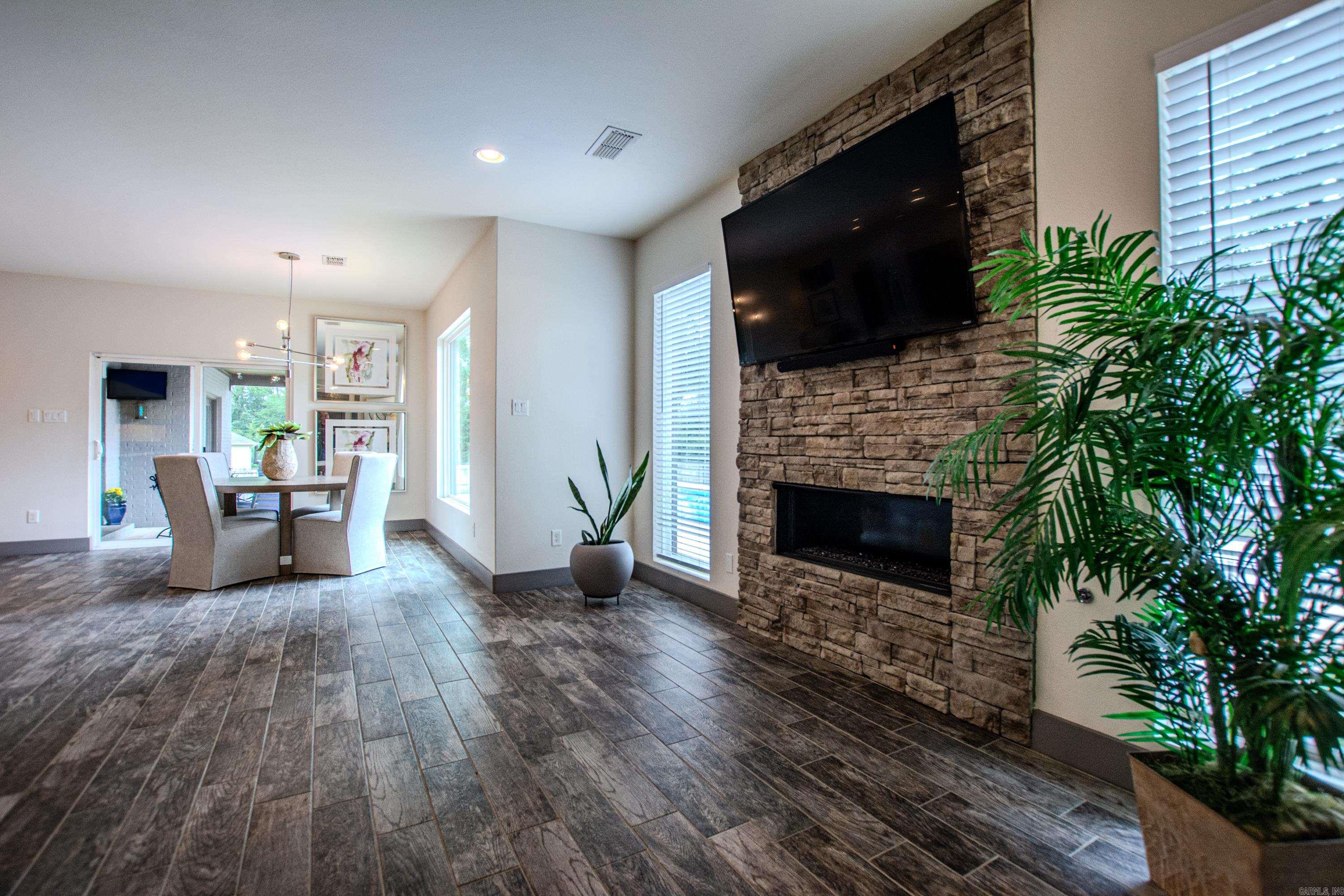 15 Cypress Lake Ct