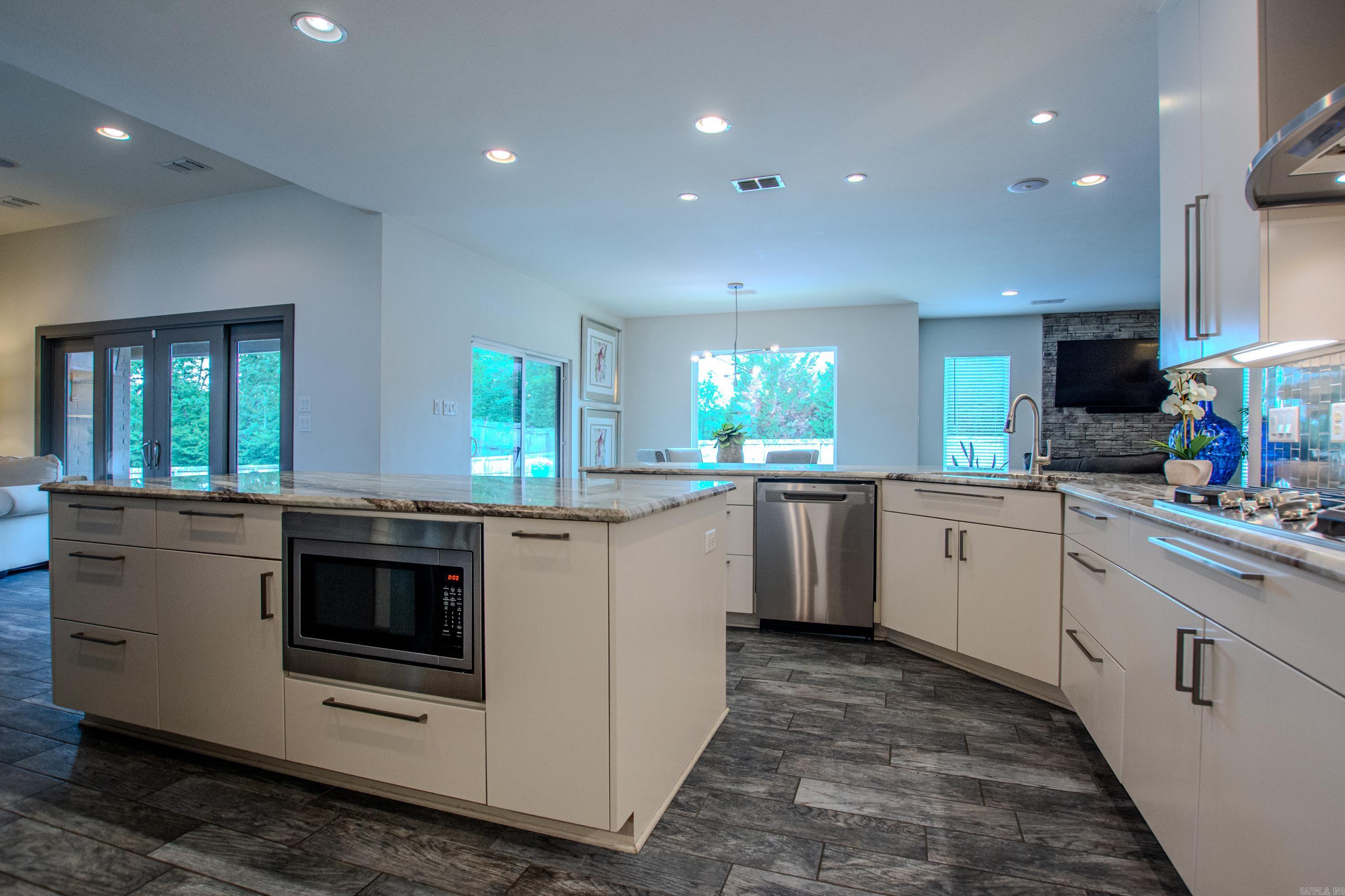 15 Cypress Lake Ct