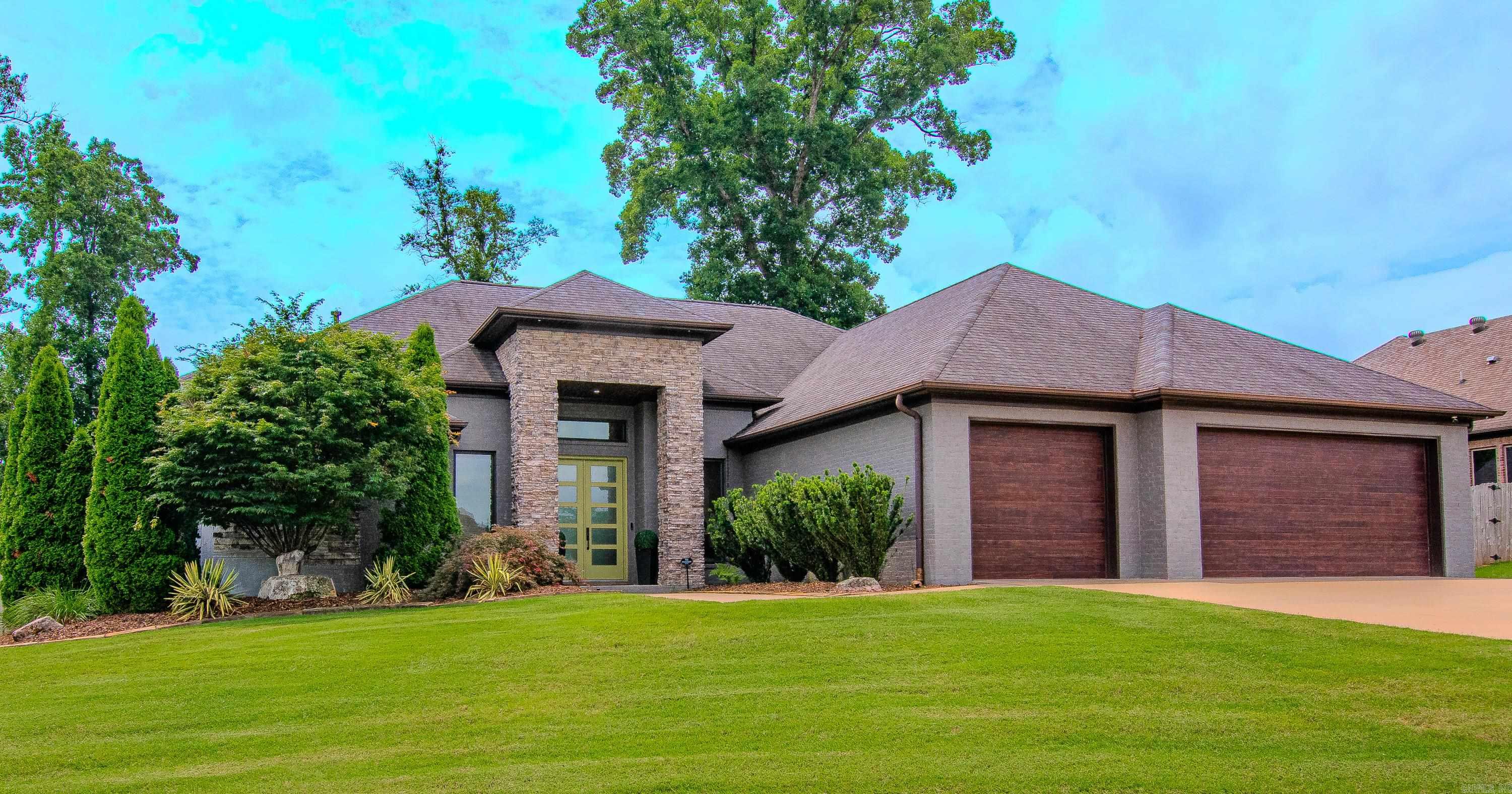 15 Cypress Lake Ct