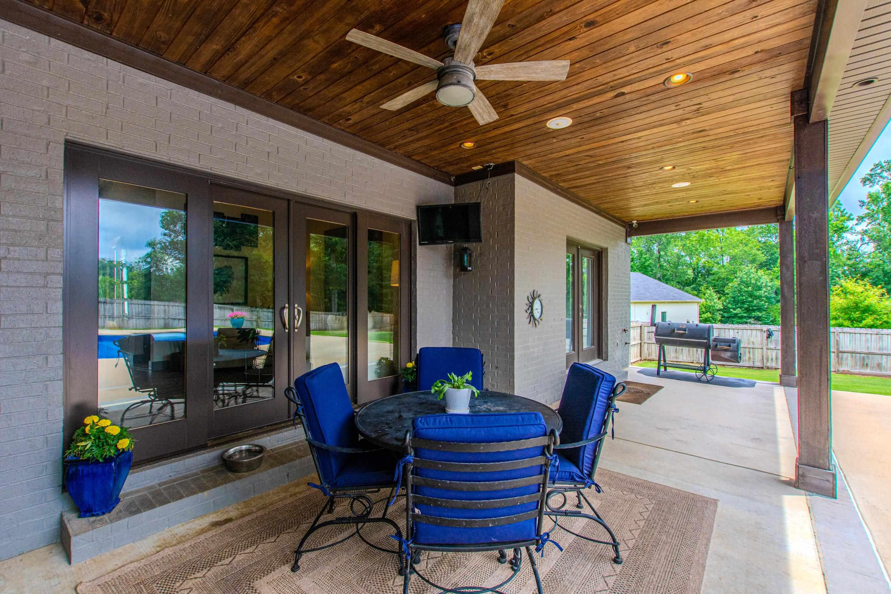 15 Cypress Lake Ct