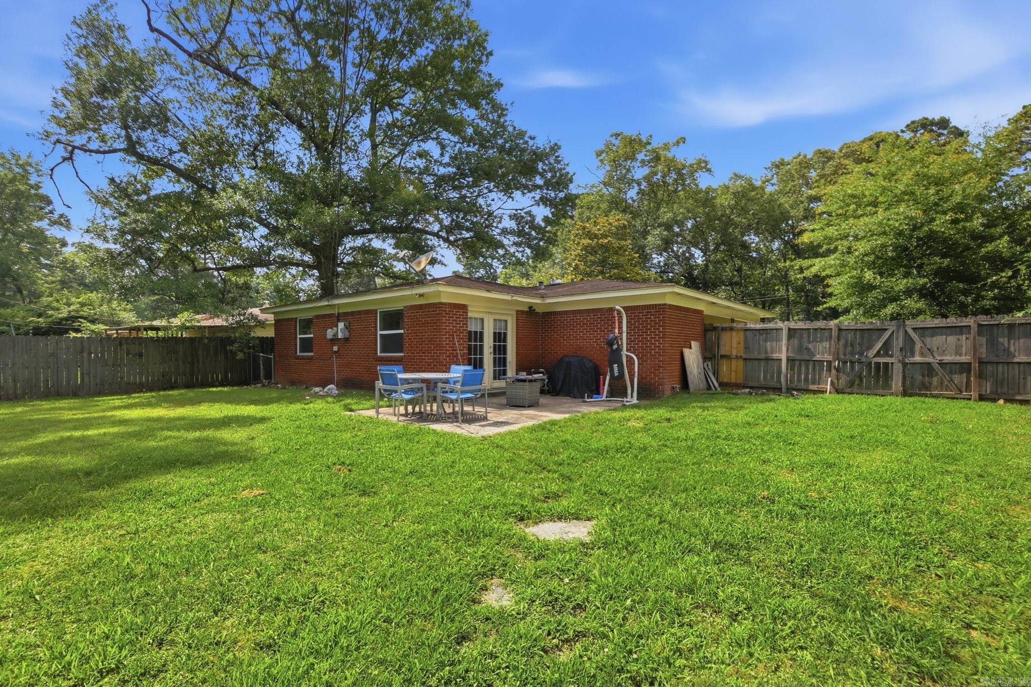 3809 Arapaho Trail