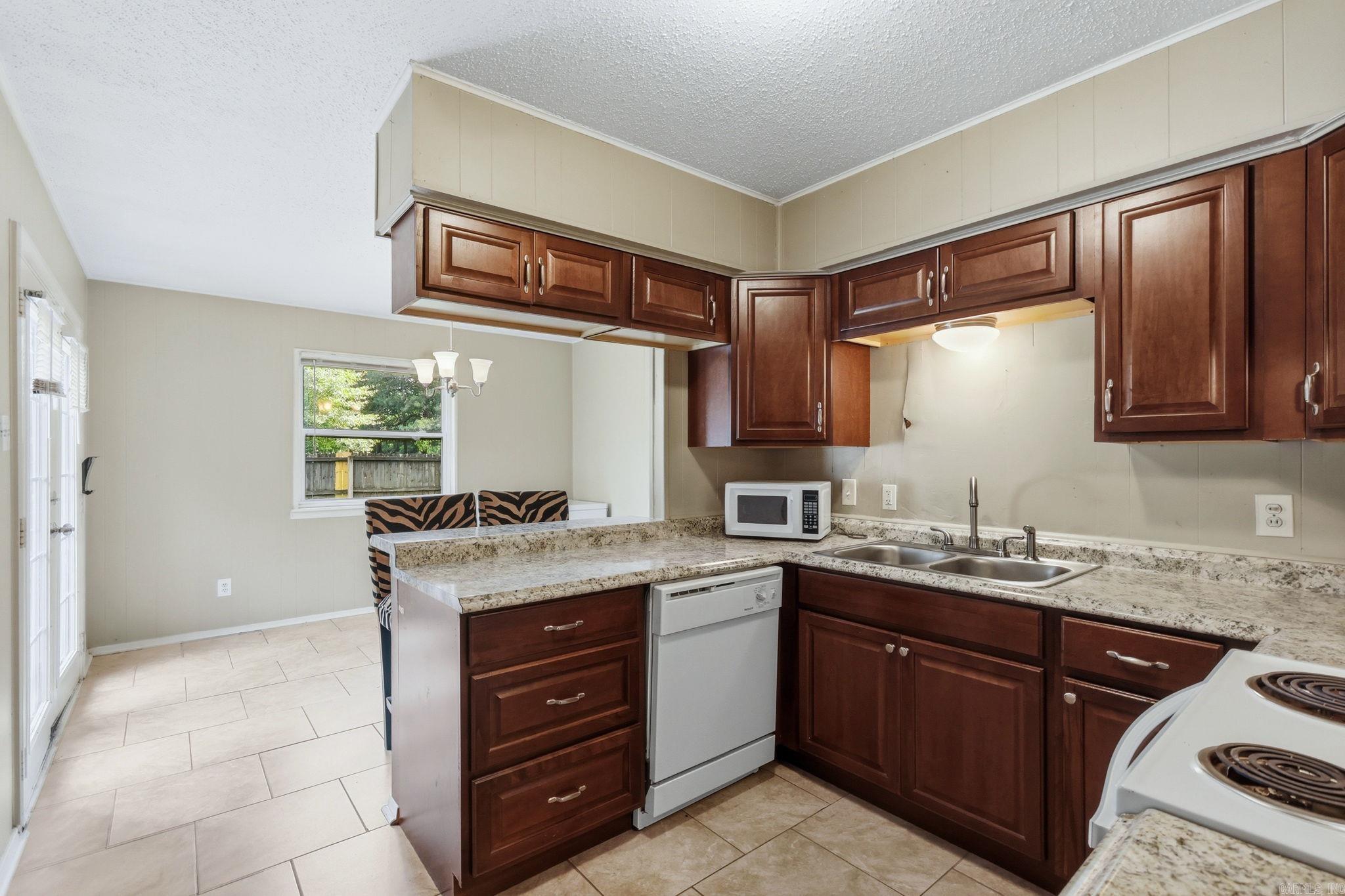 3809 Arapaho Trail