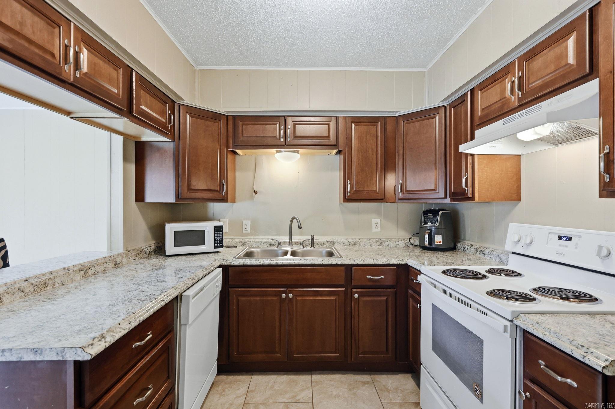 3809 Arapaho Trail