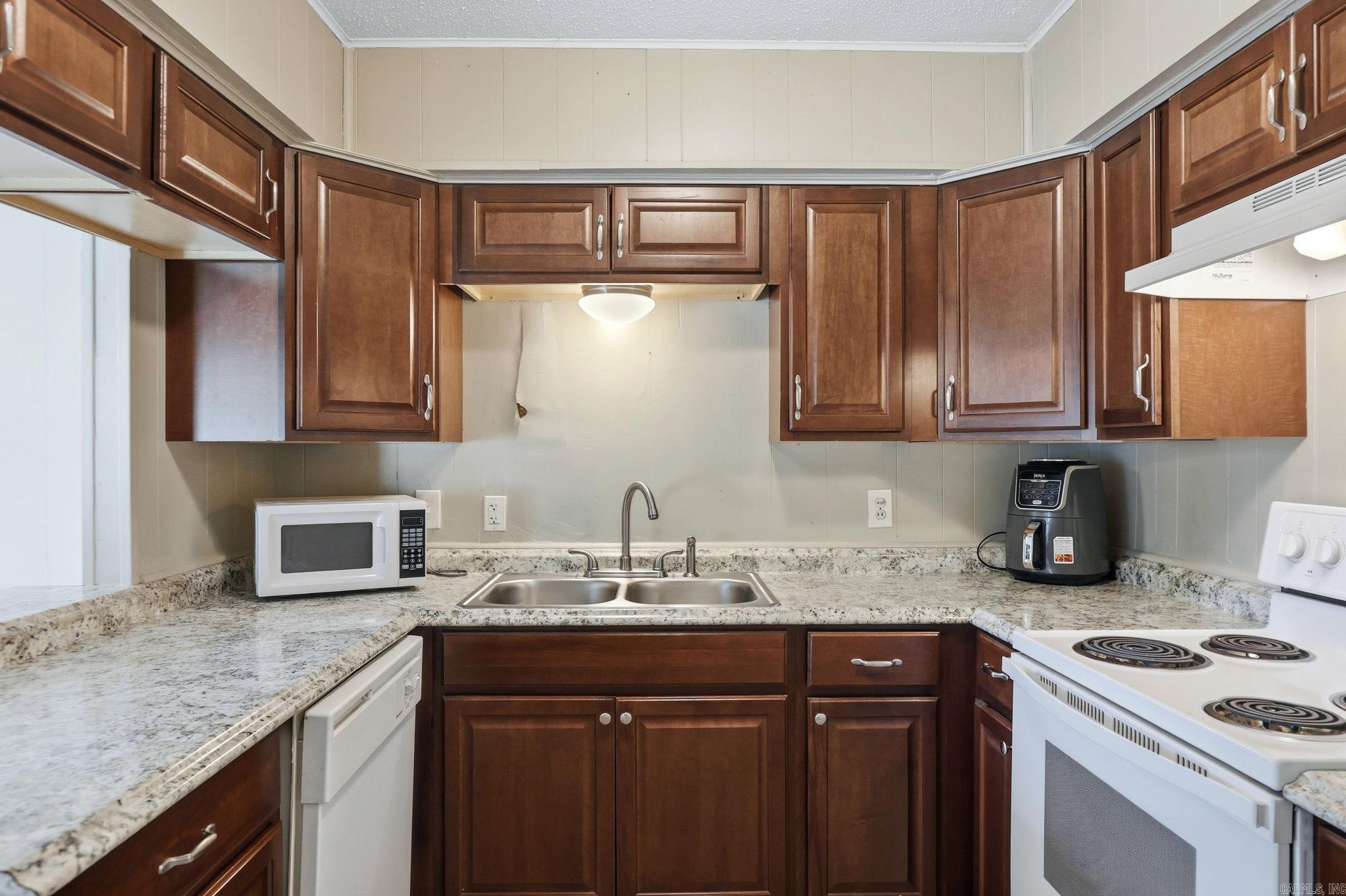 3809 Arapaho Trail