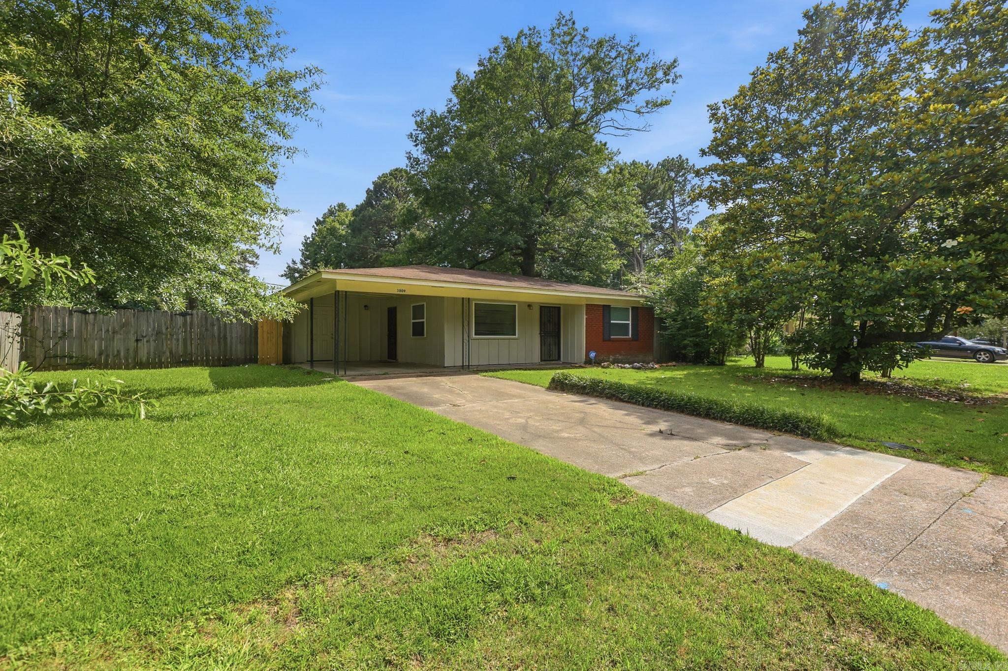 3809 Arapaho Trail