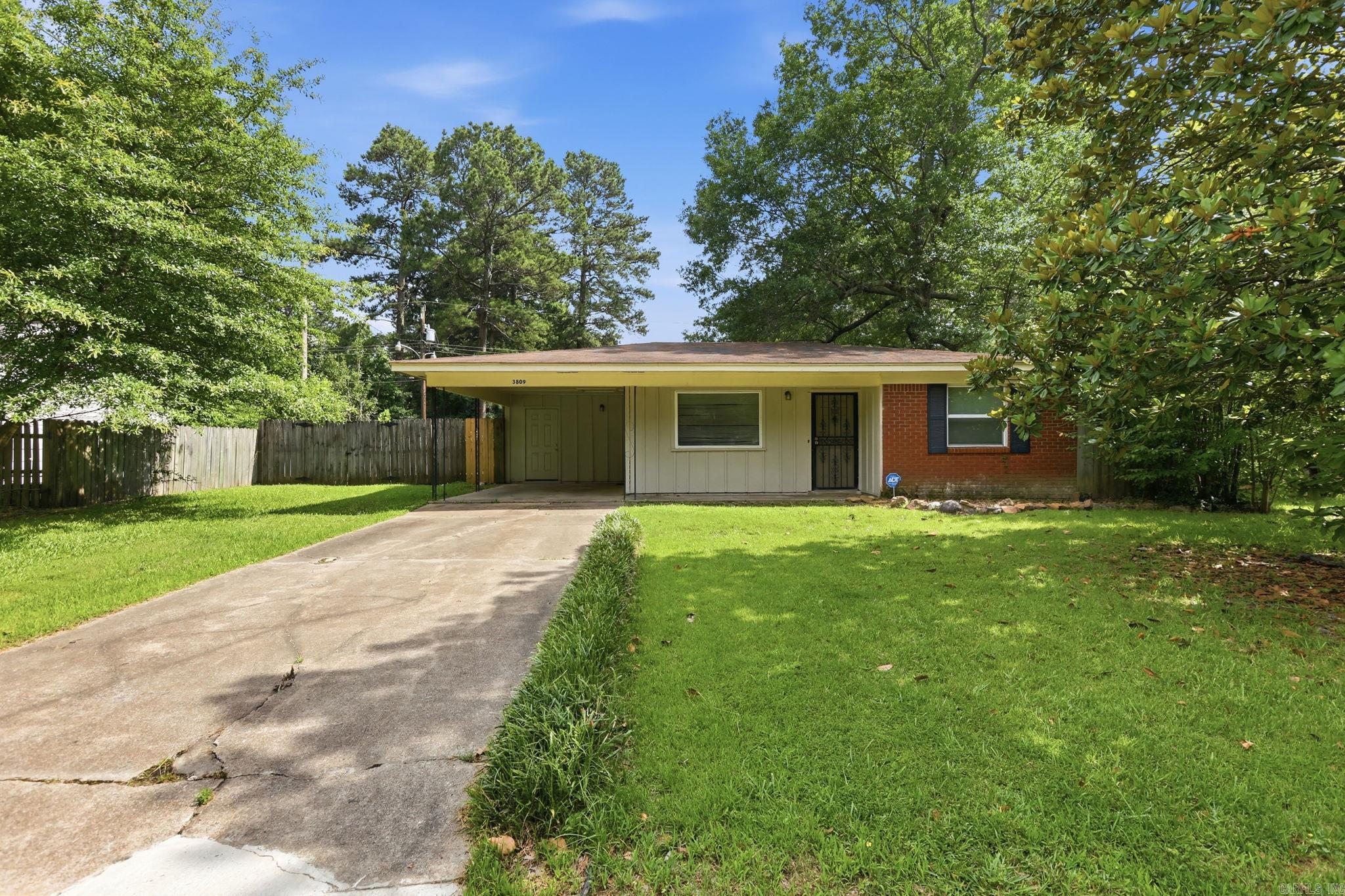 3809 Arapaho Trail