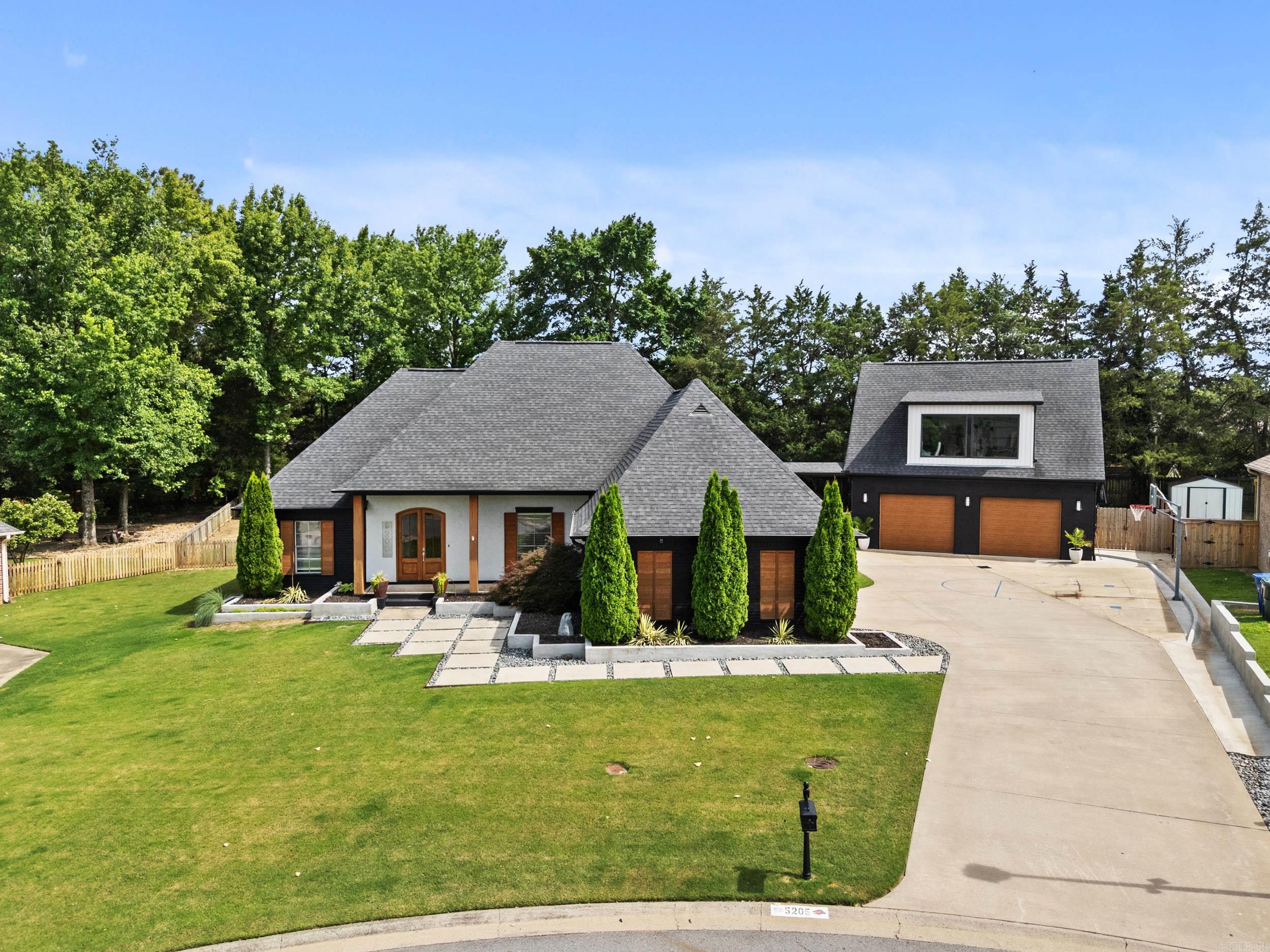 5205 Clayborn Dr