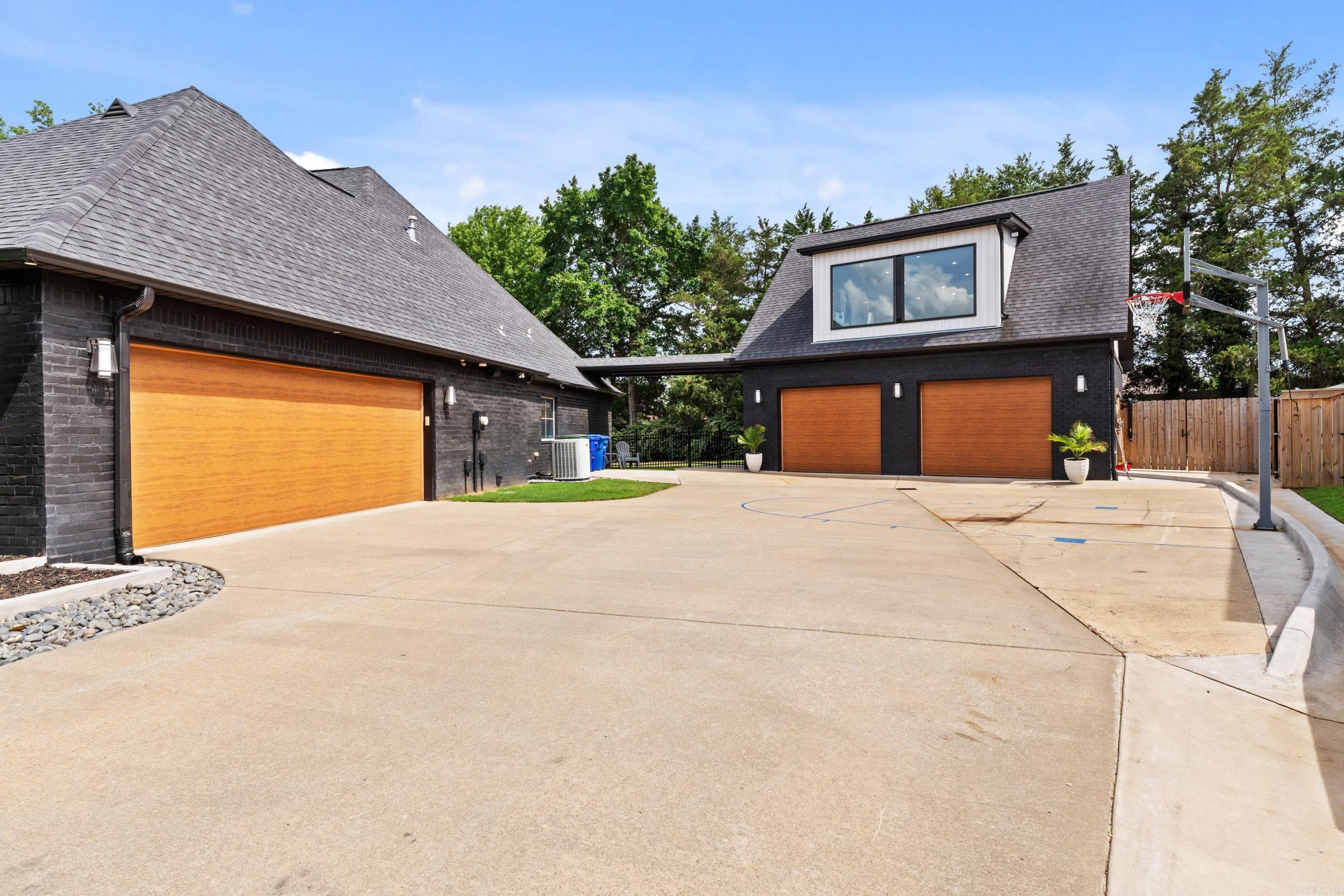 5205 Clayborn Dr