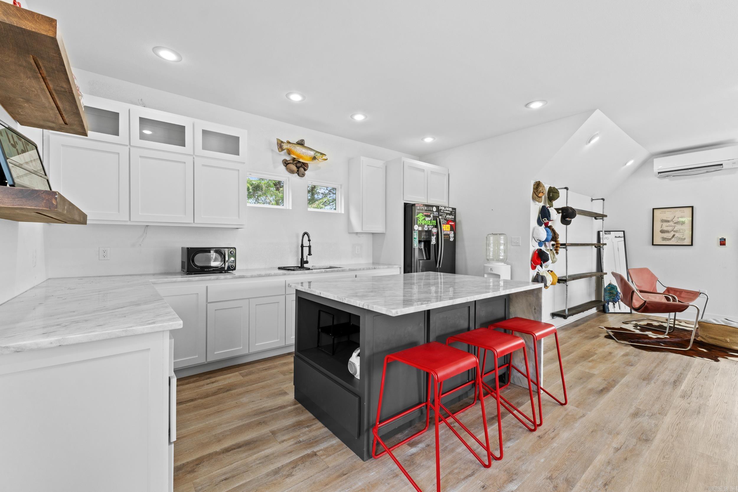 5205 Clayborn Dr