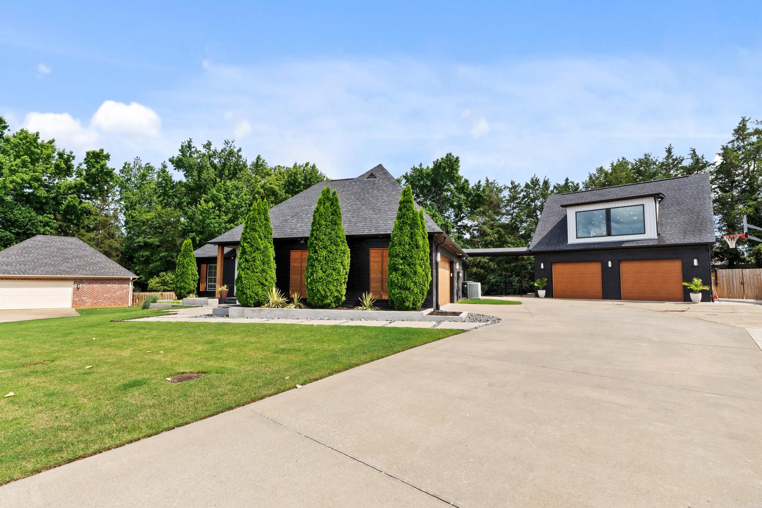 5205 Clayborn Dr