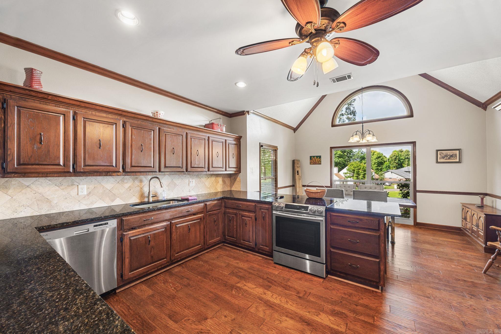 5 Breezewood Cove