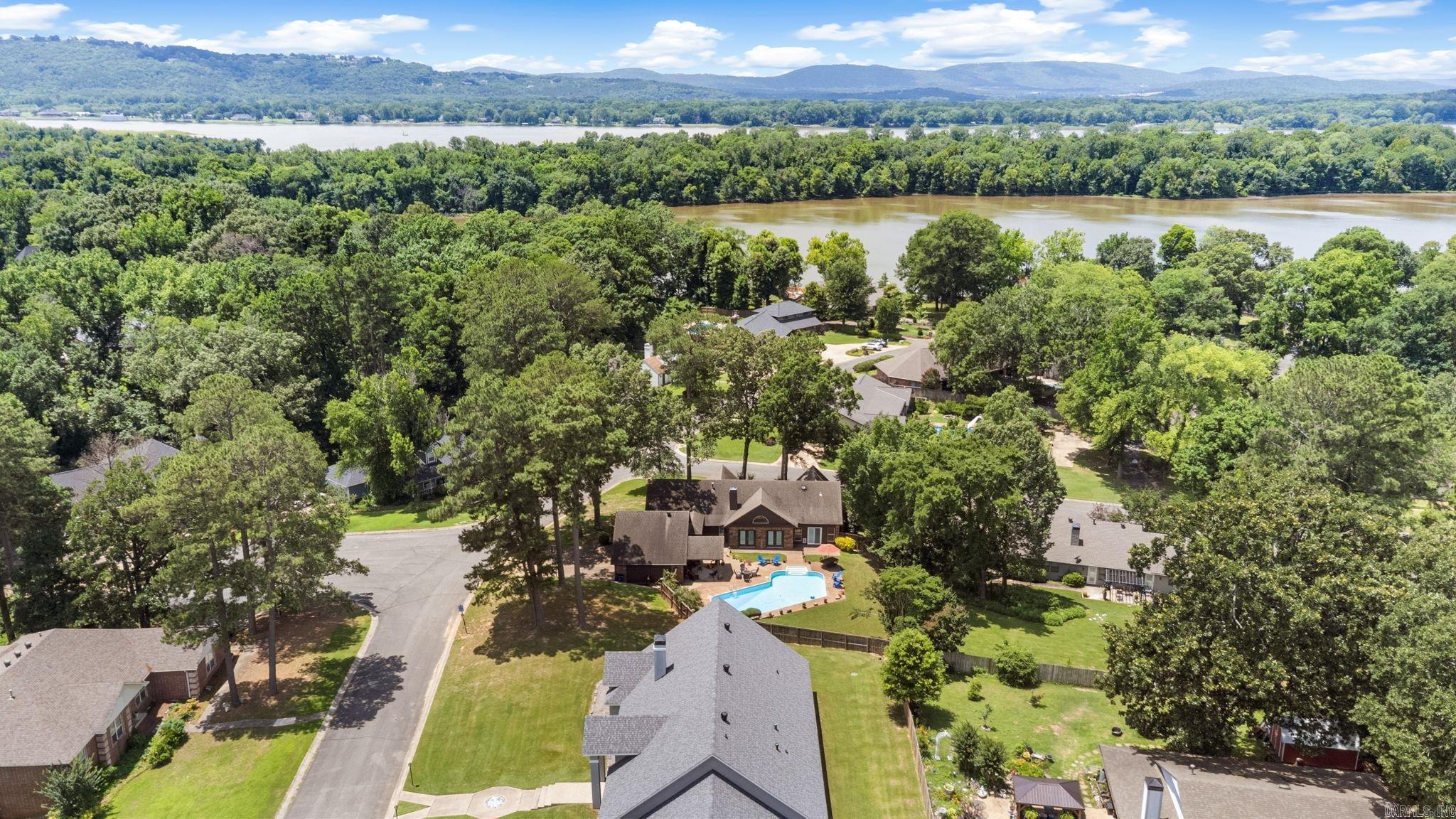 5 Breezewood Cove