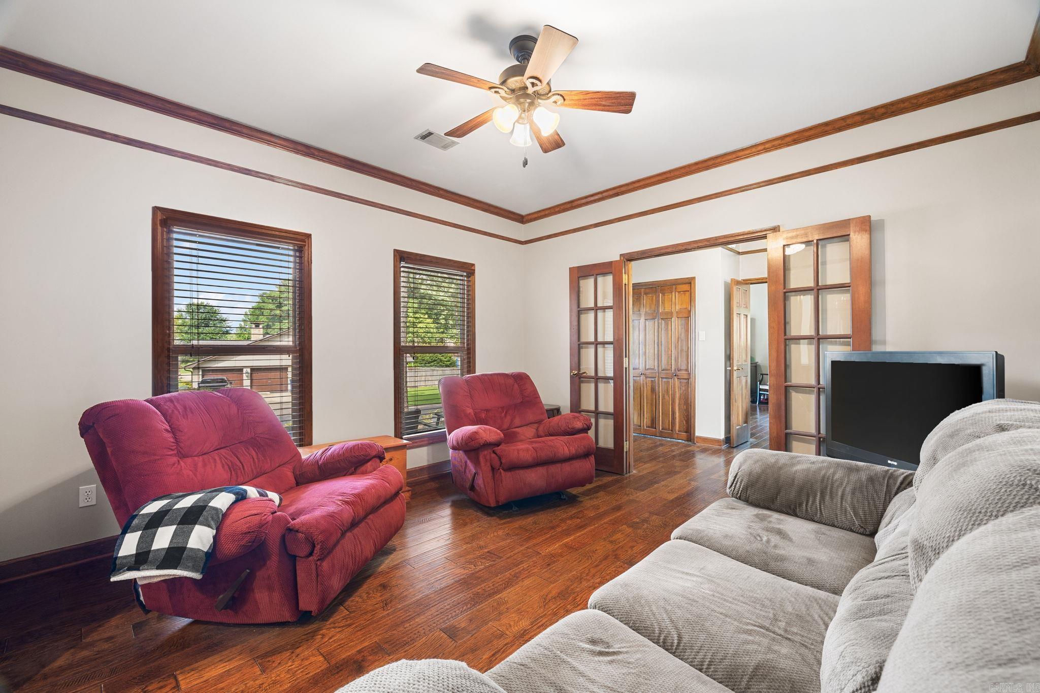 5 Breezewood Cove