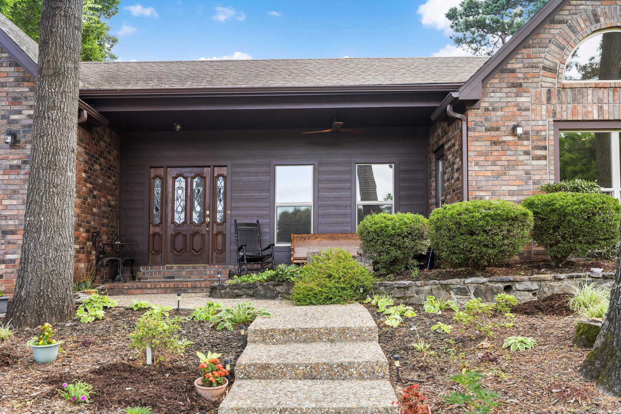 5 Breezewood Cove
