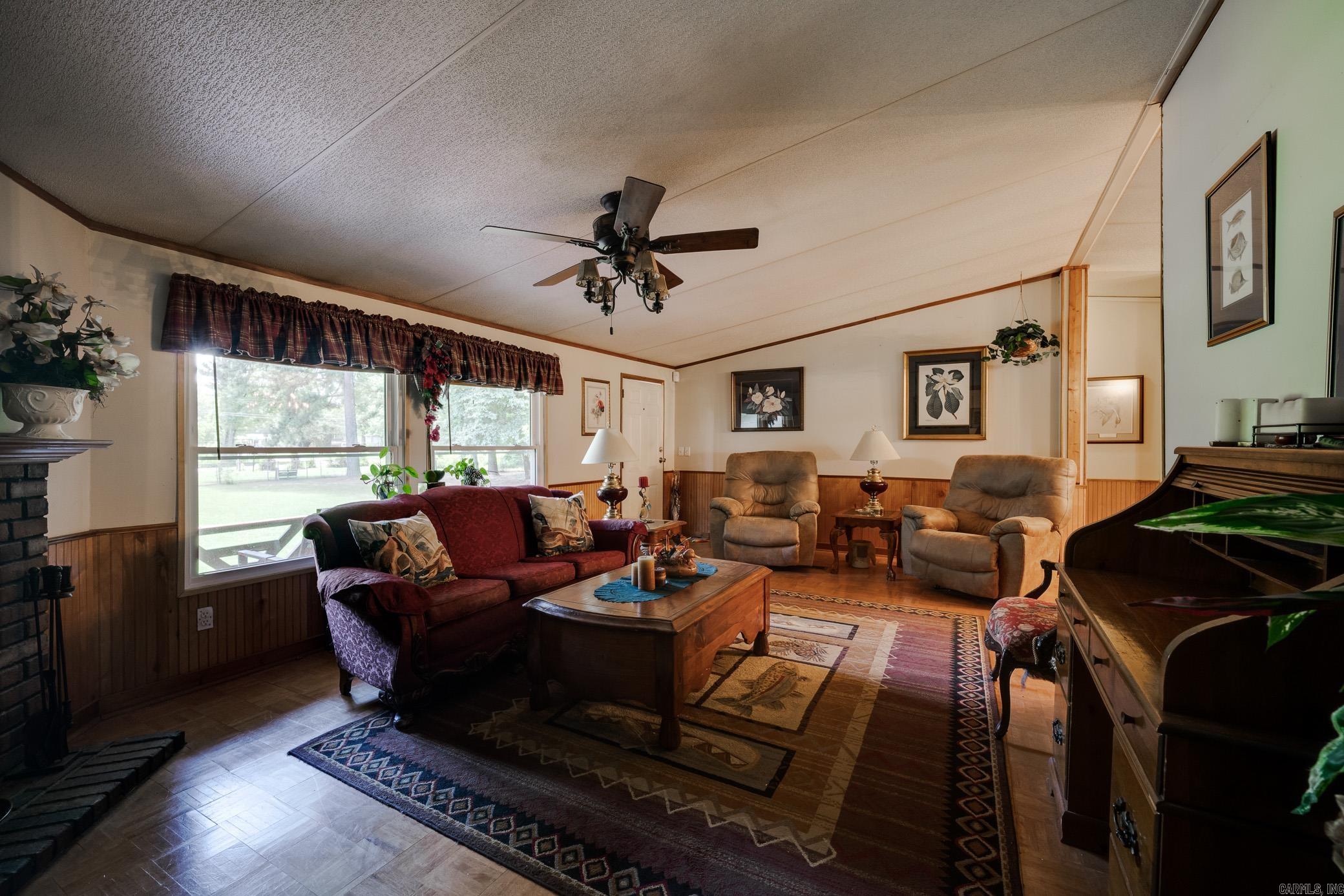 27 Norman Ln