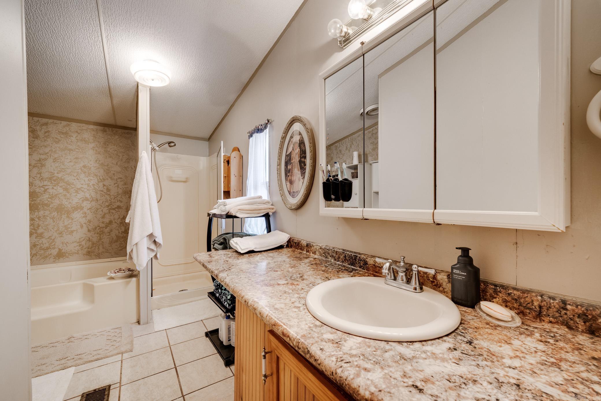27 Norman Ln