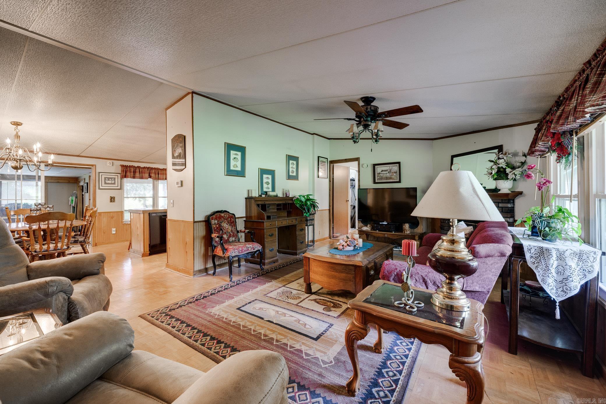 27 Norman Ln
