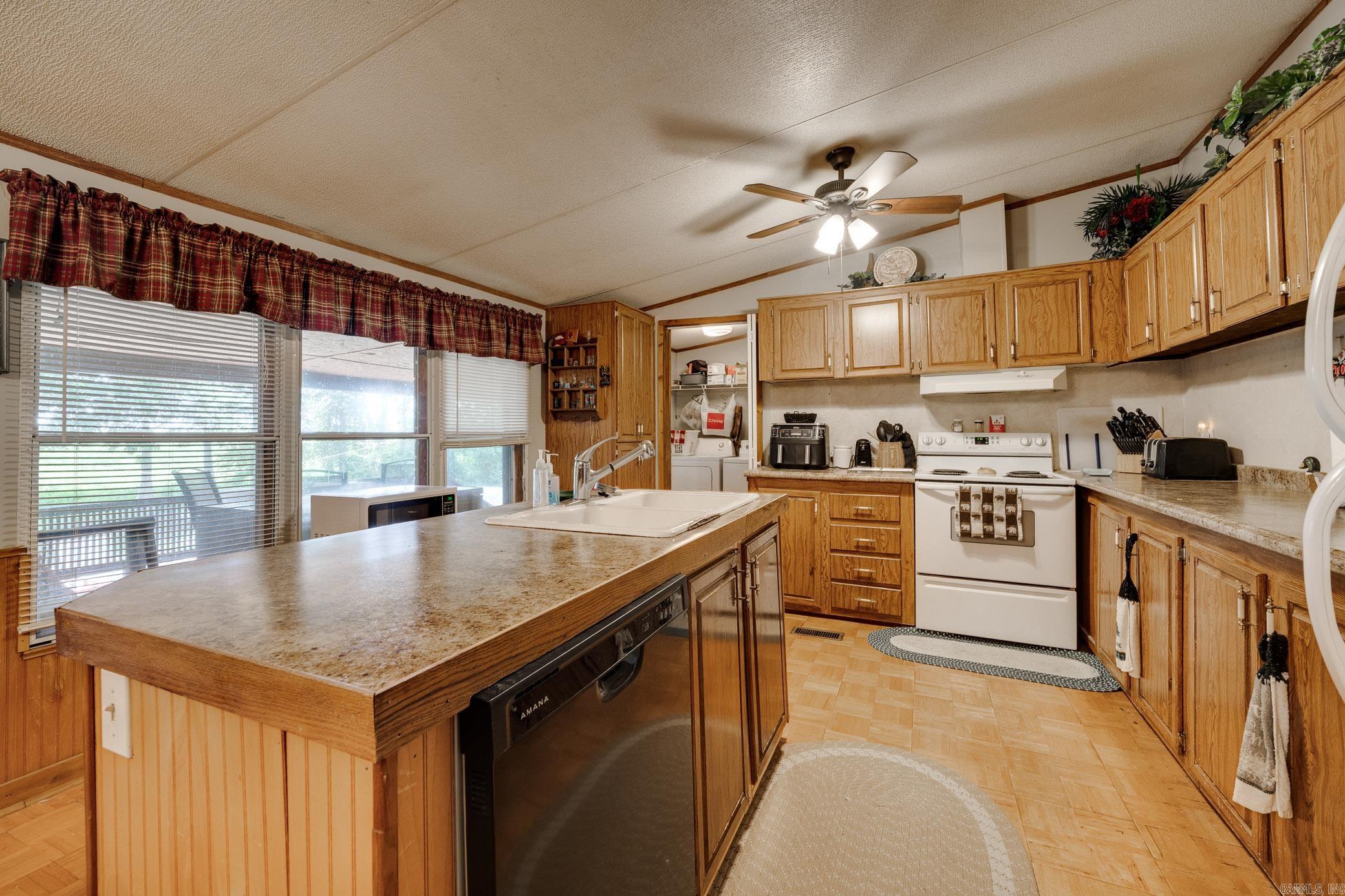 27 Norman Ln
