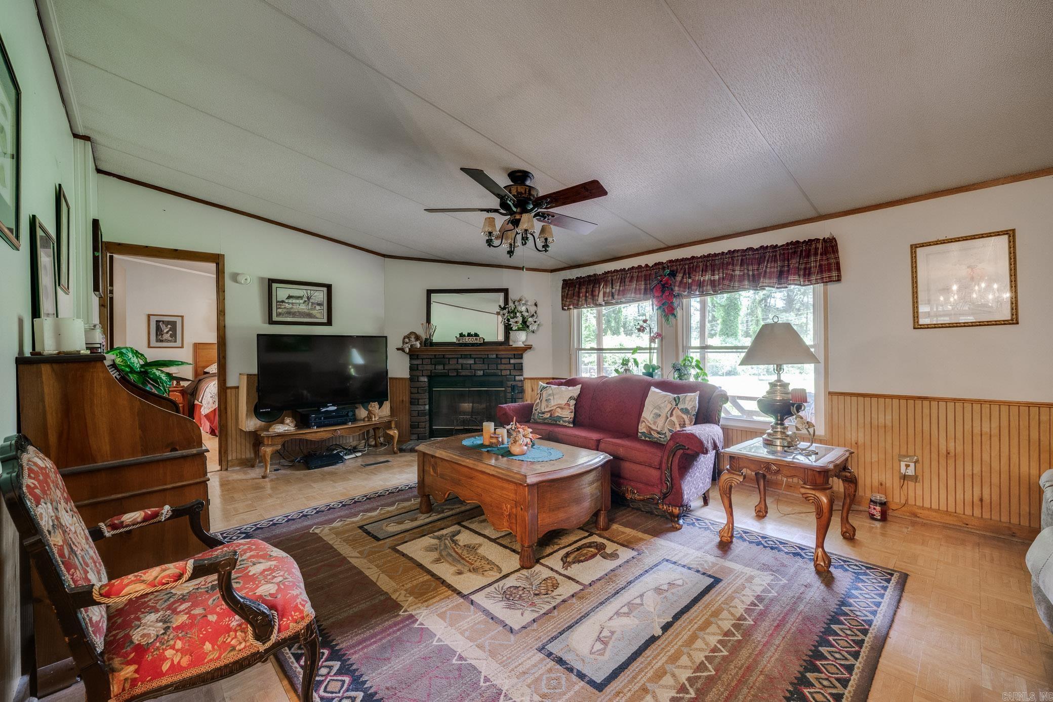 27 Norman Ln