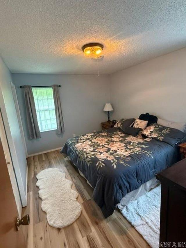 1402 J