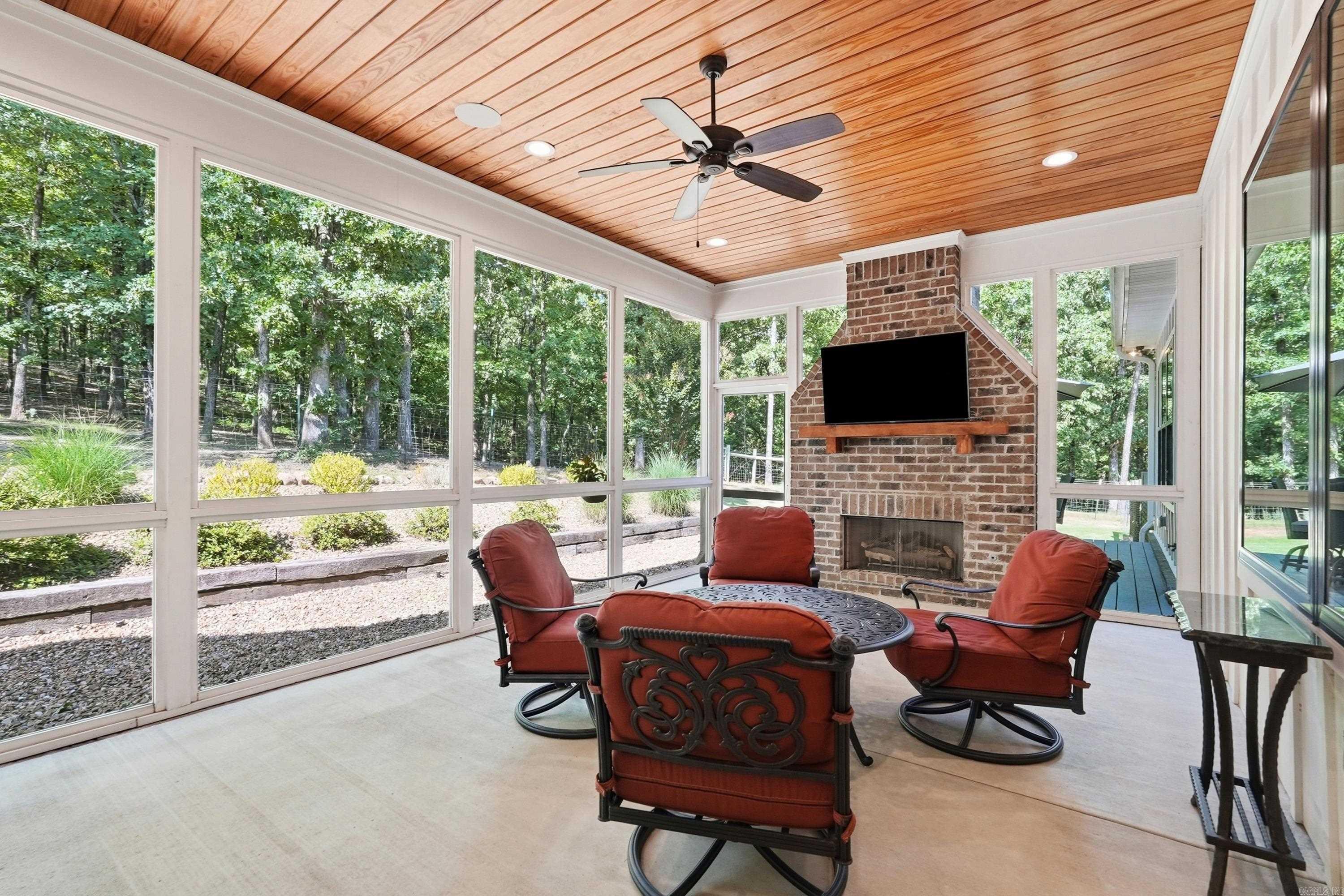 49 Goshen Valley Dr
