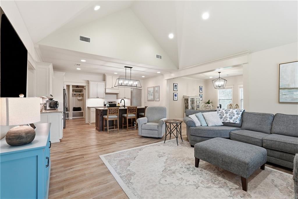 2503 Bradley Lane