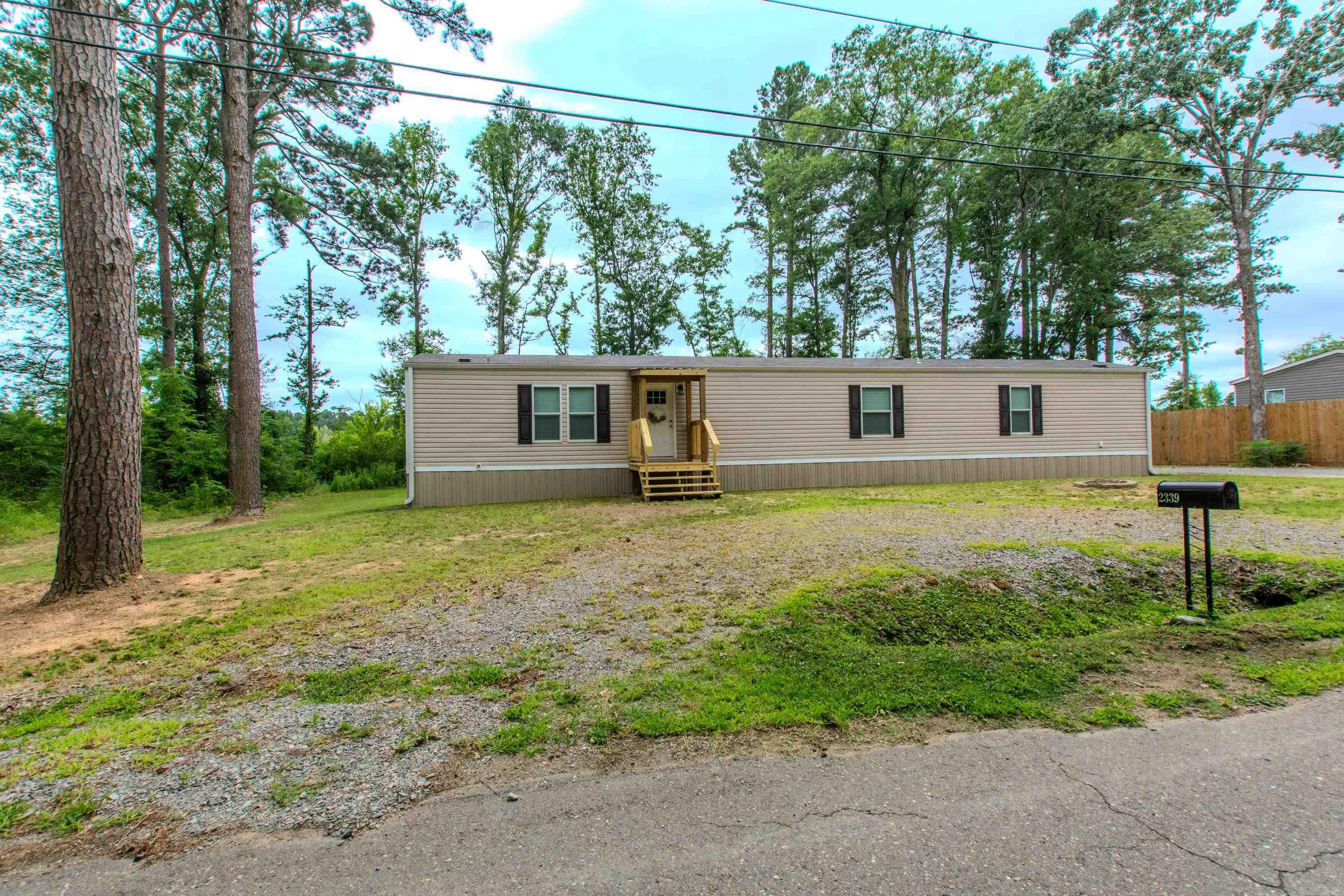 2339 Lee Circle