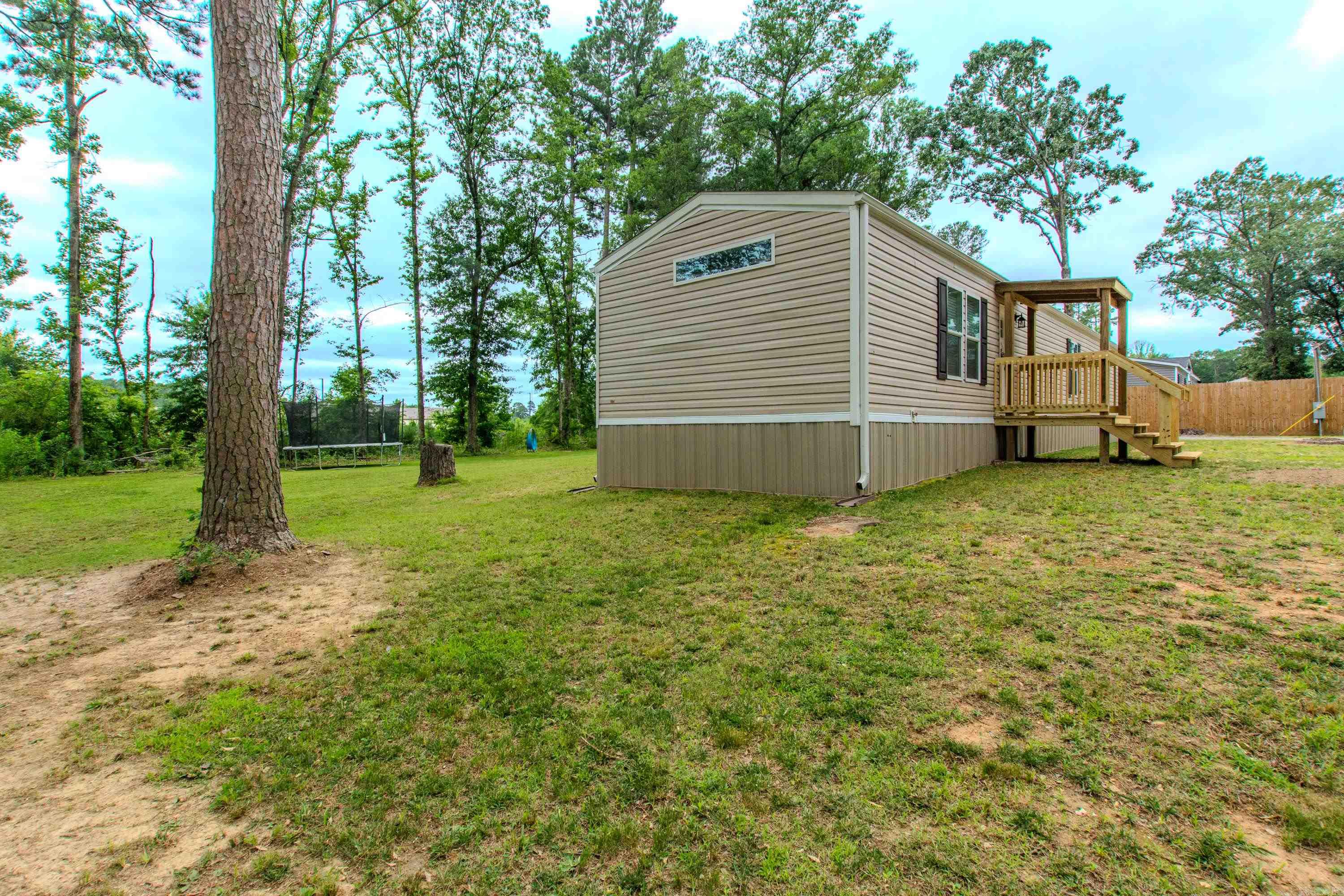 2339 Lee Circle
