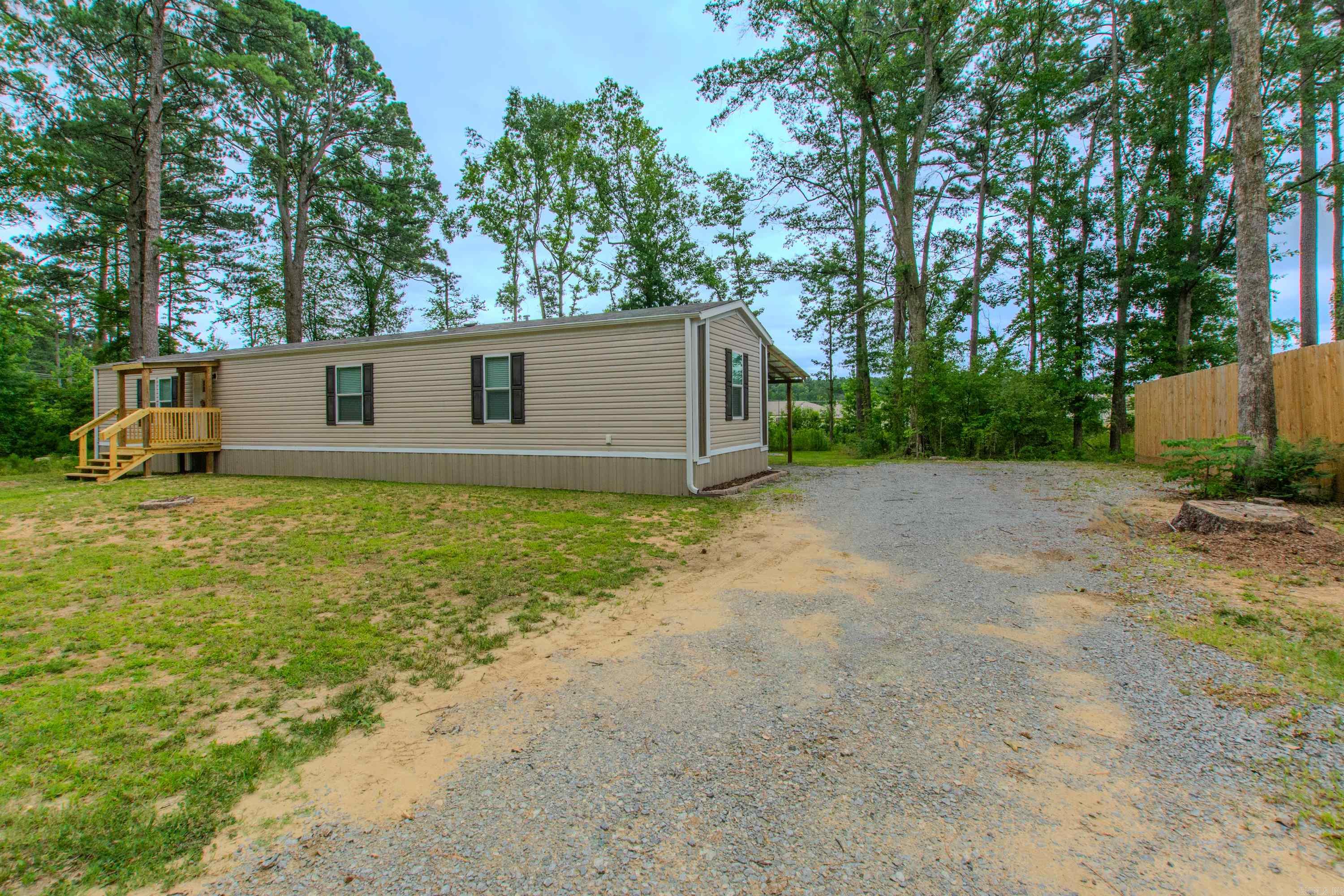 2339 Lee Circle