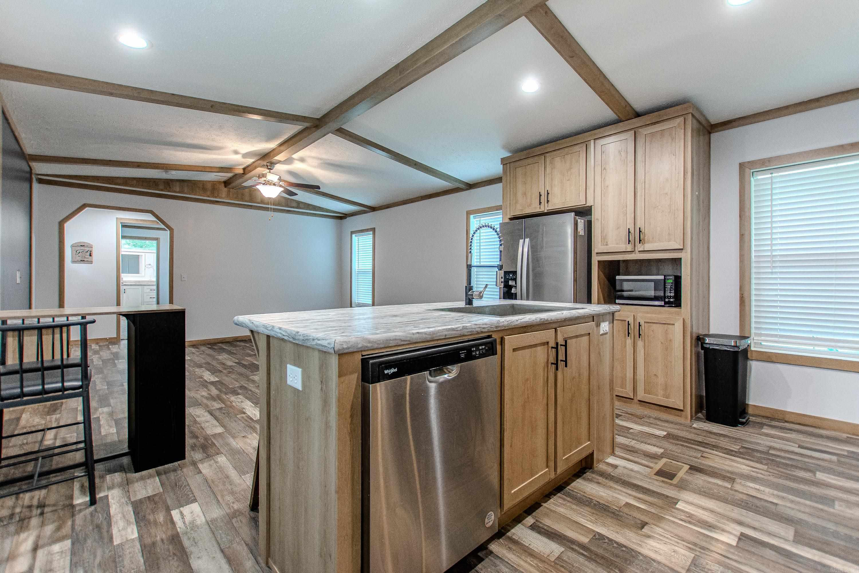 2339 Lee Circle