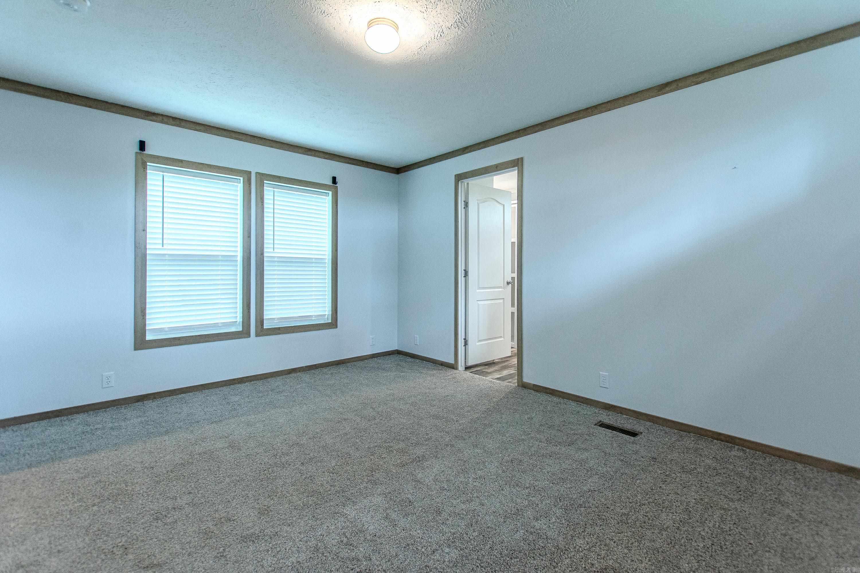 2339 Lee Circle